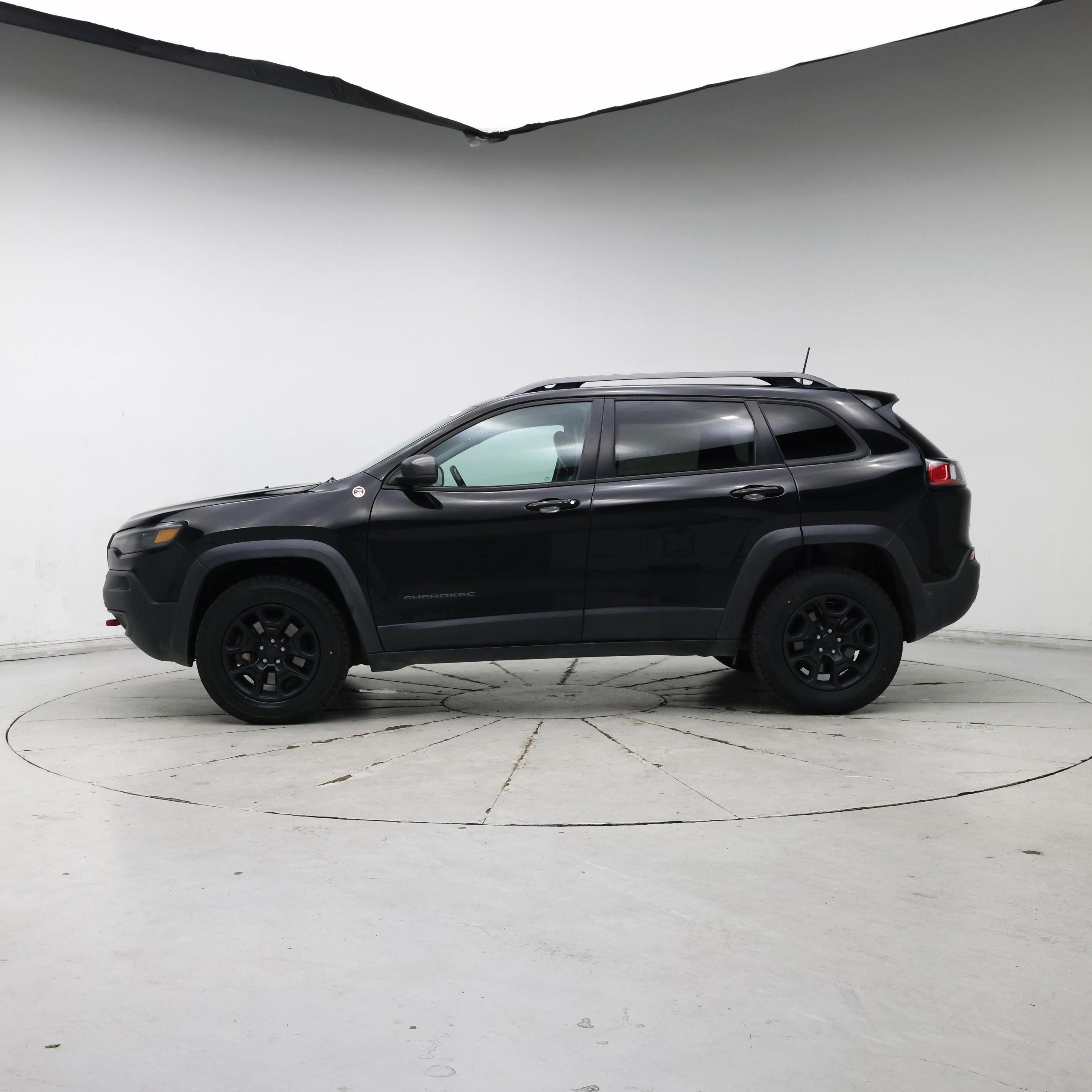 Thumbnail: 2020 Jeep Cherokee - 3