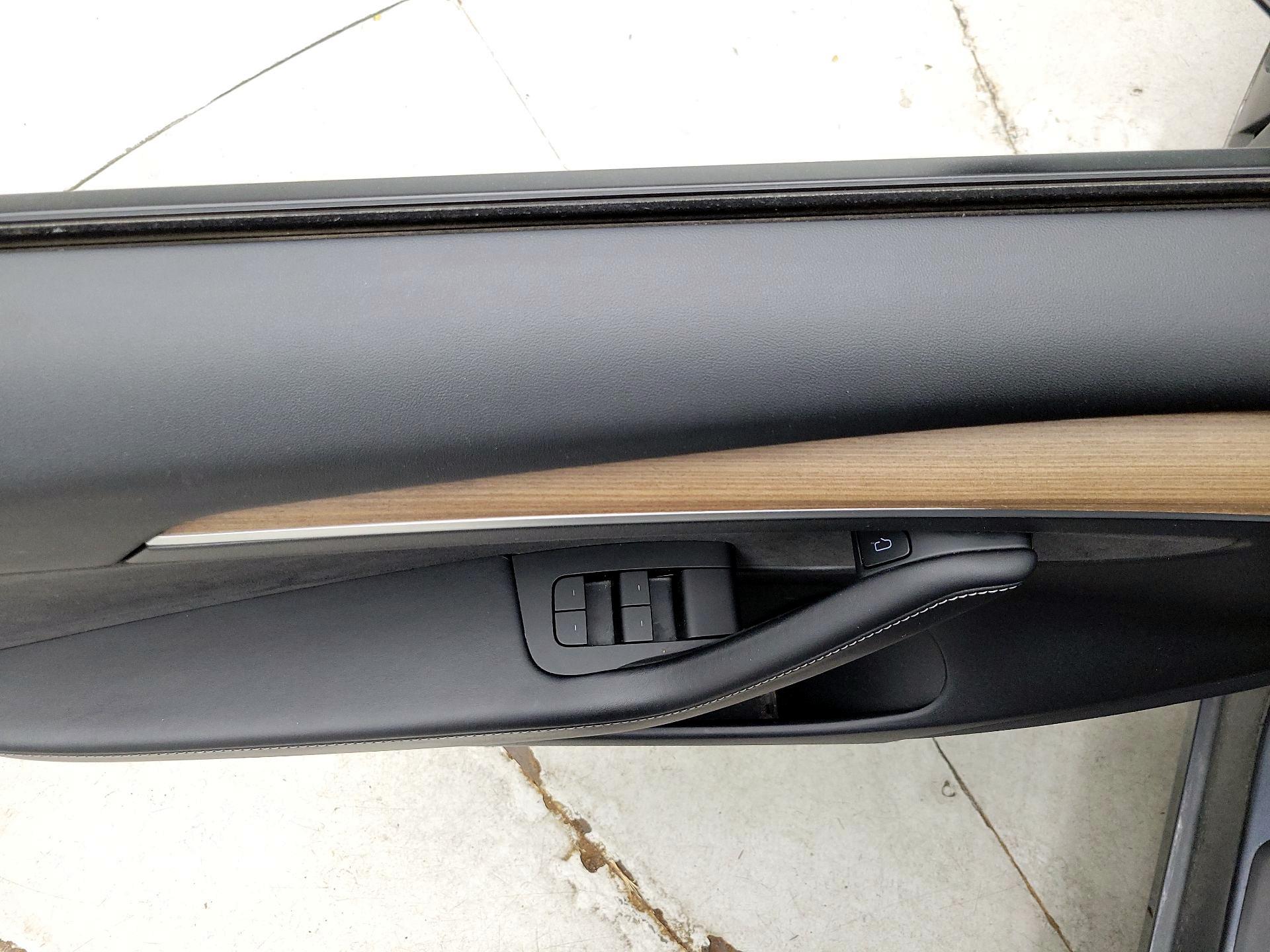 Thumbnail: 2021 Tesla Model 3 - 12