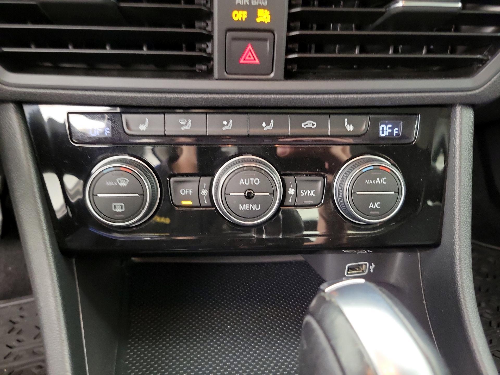 Thumbnail: 2019 Volkswagen Jetta - 14