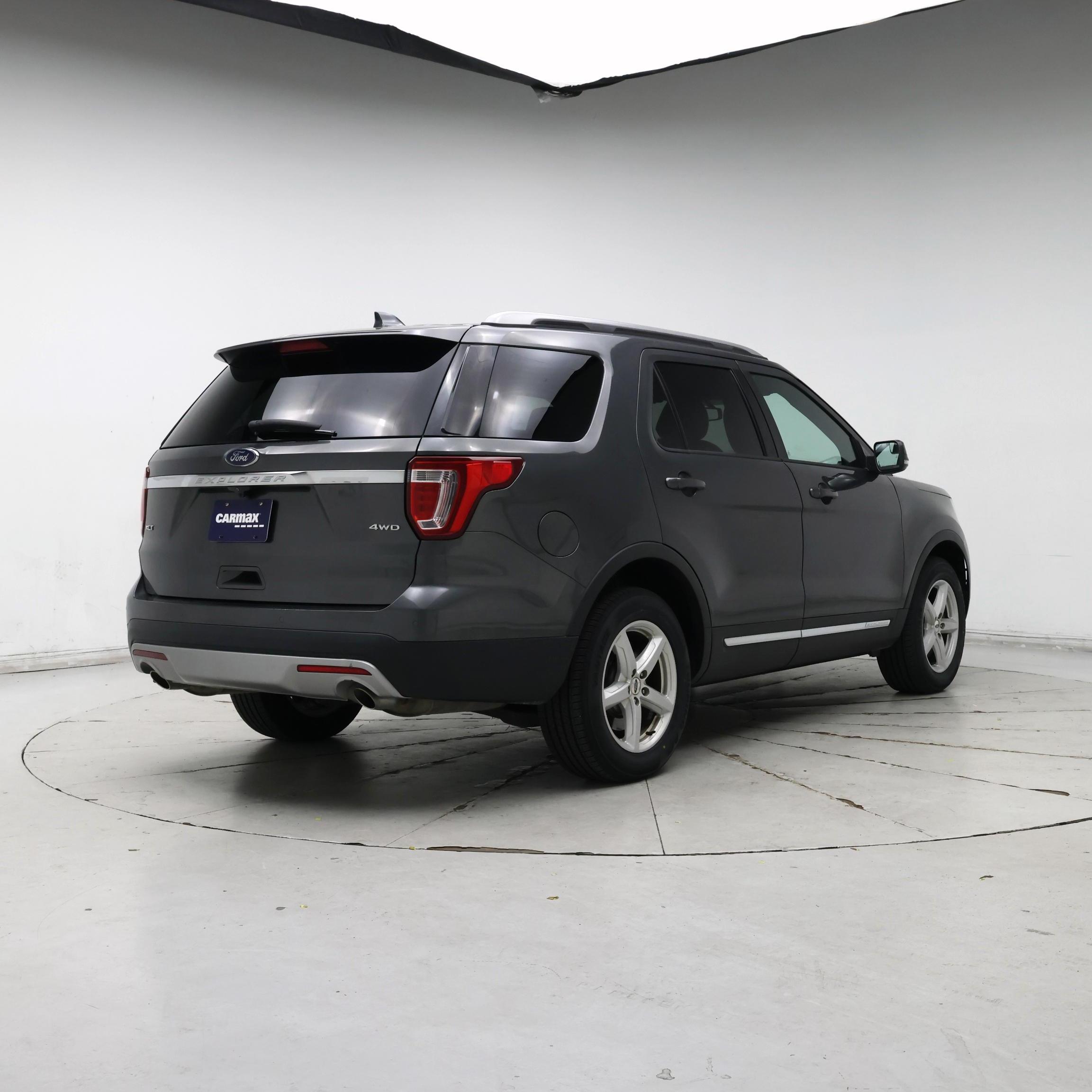 Thumbnail: 2017 Ford Explorer - 8