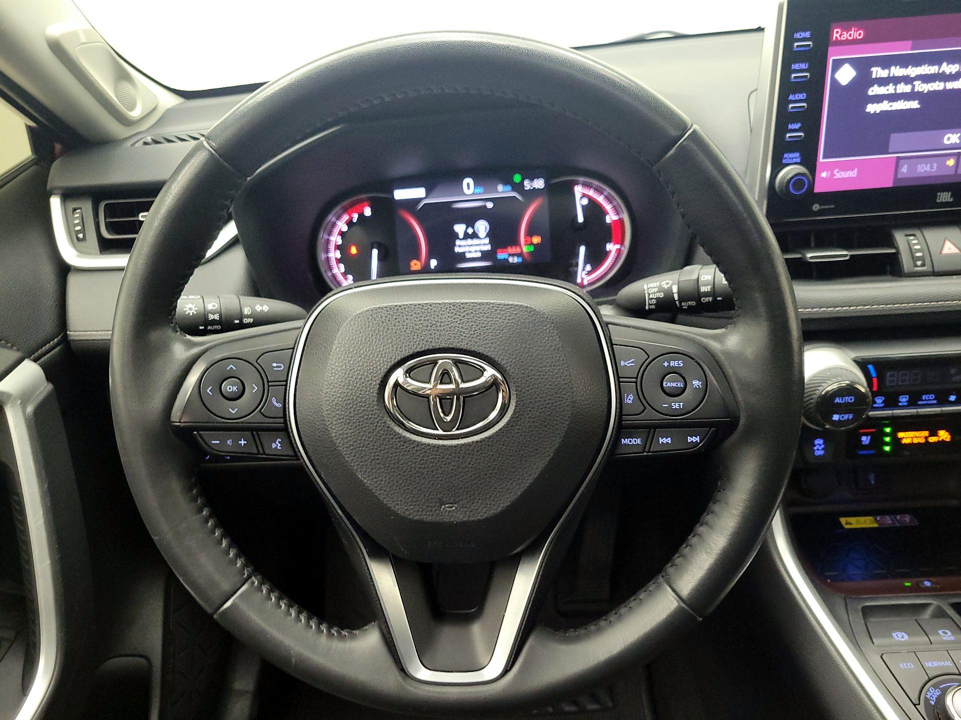Thumbnail: 2022 Toyota RAV4 - 10