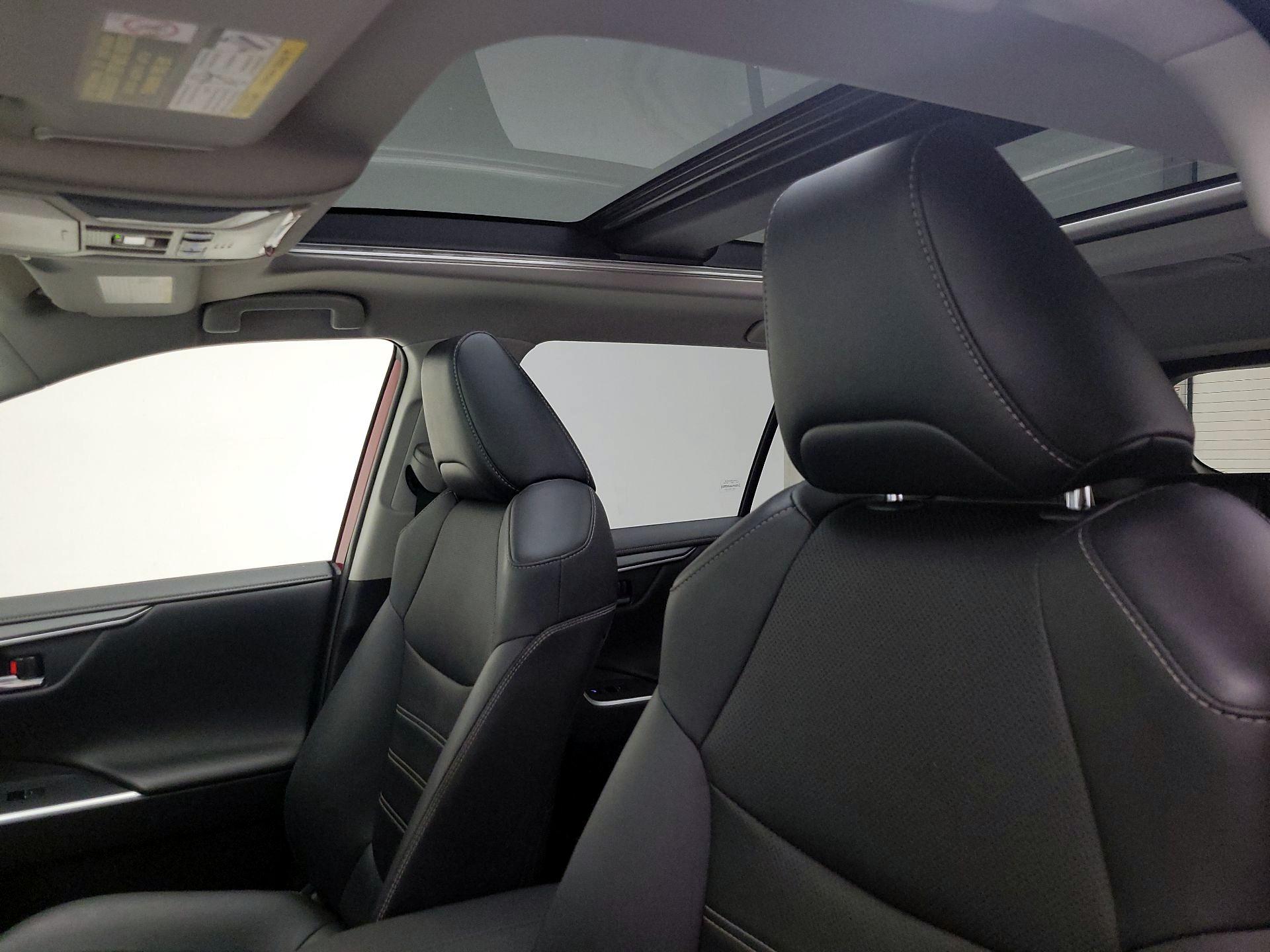 Thumbnail: 2022 Toyota RAV4 - 19