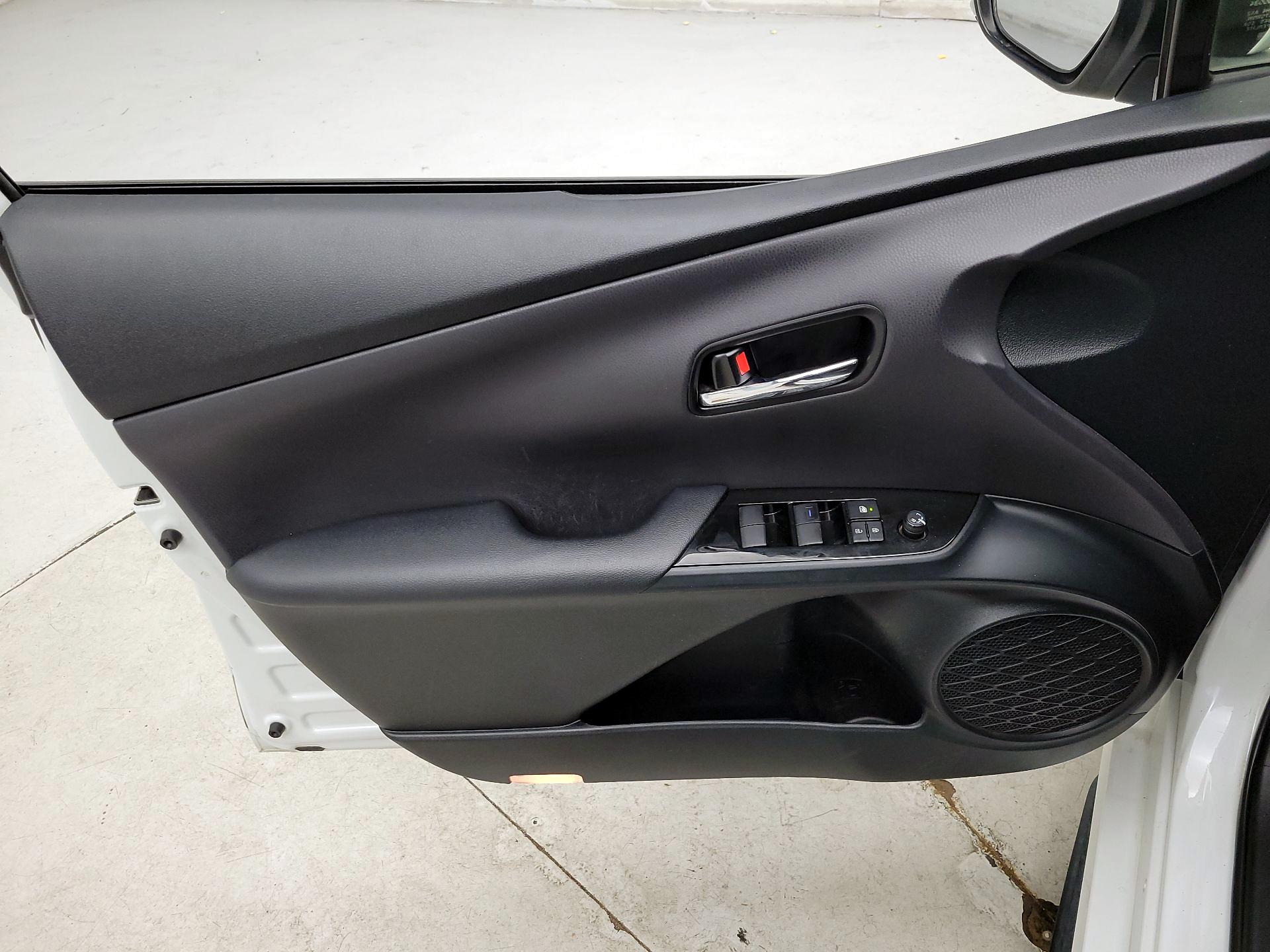 Thumbnail: 2021 Toyota Prius - 12