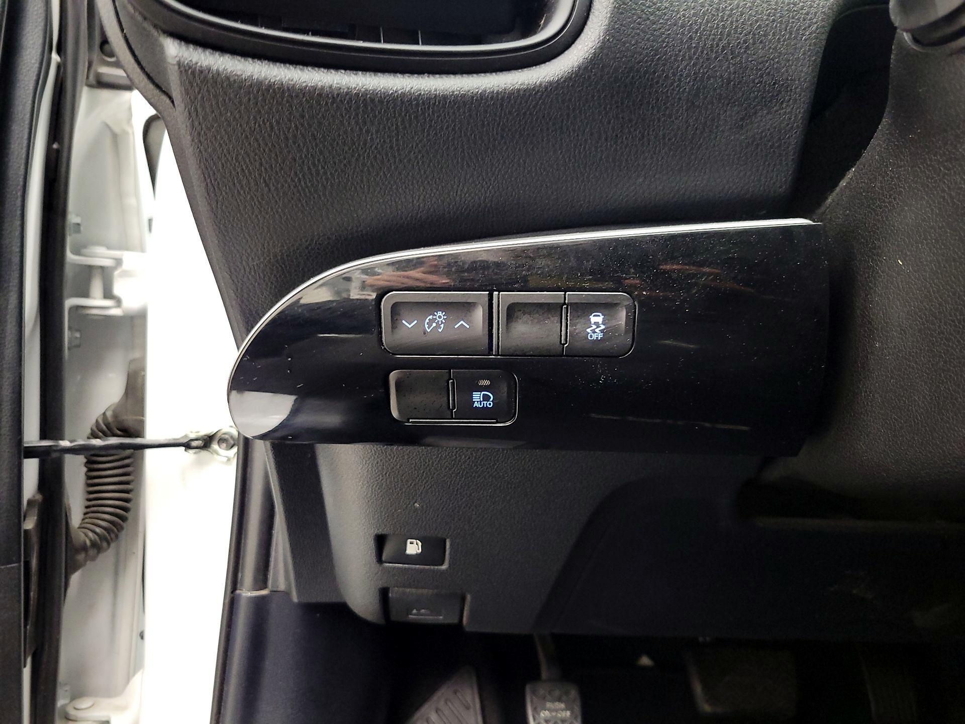 Thumbnail: 2021 Toyota Prius - 13