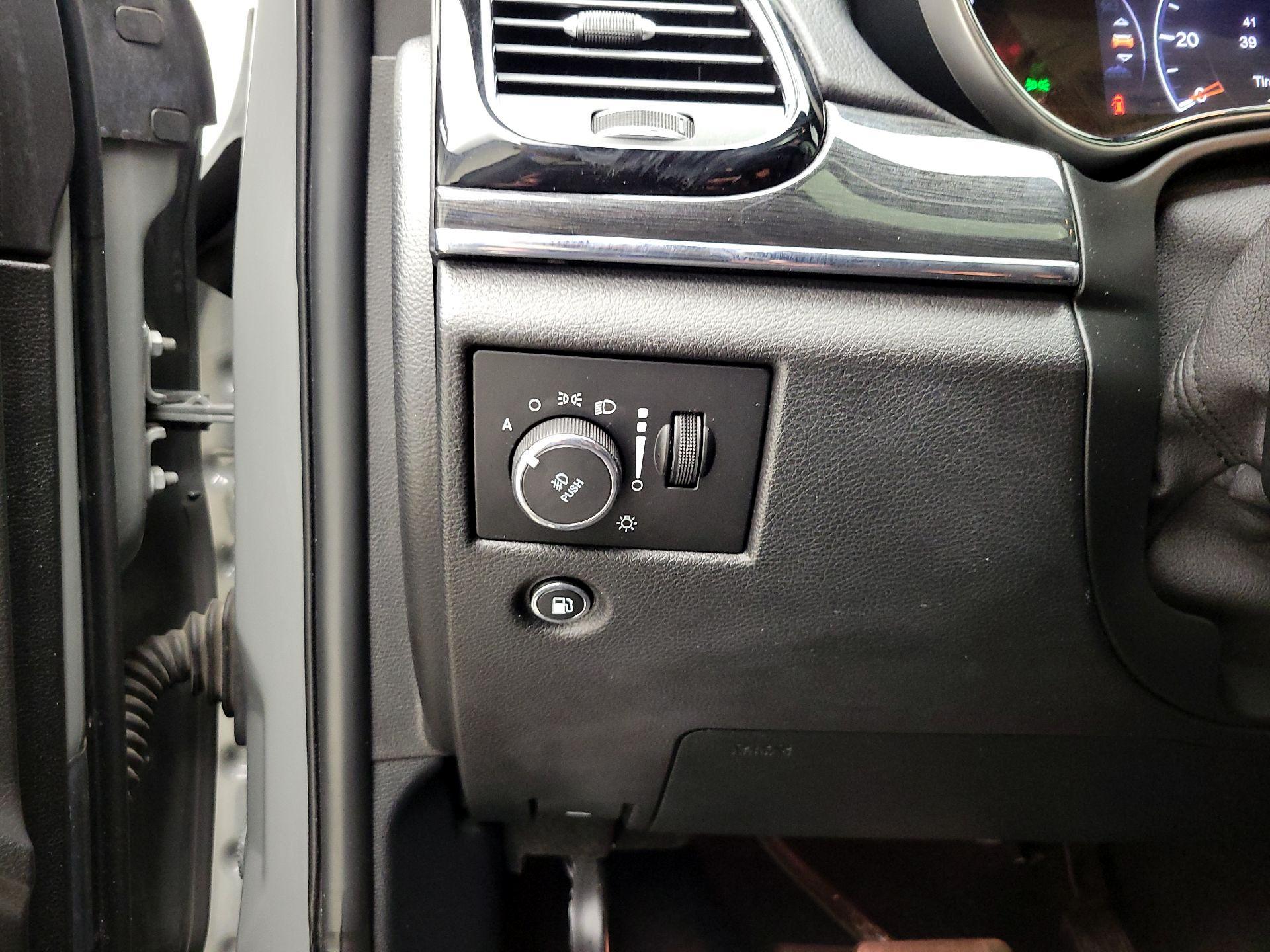 Thumbnail: 2020 Jeep Grand Cherokee - 13