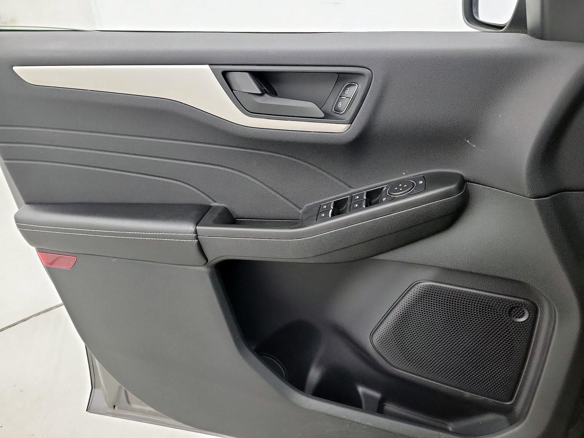 Thumbnail: 2022 Ford Escape - 12