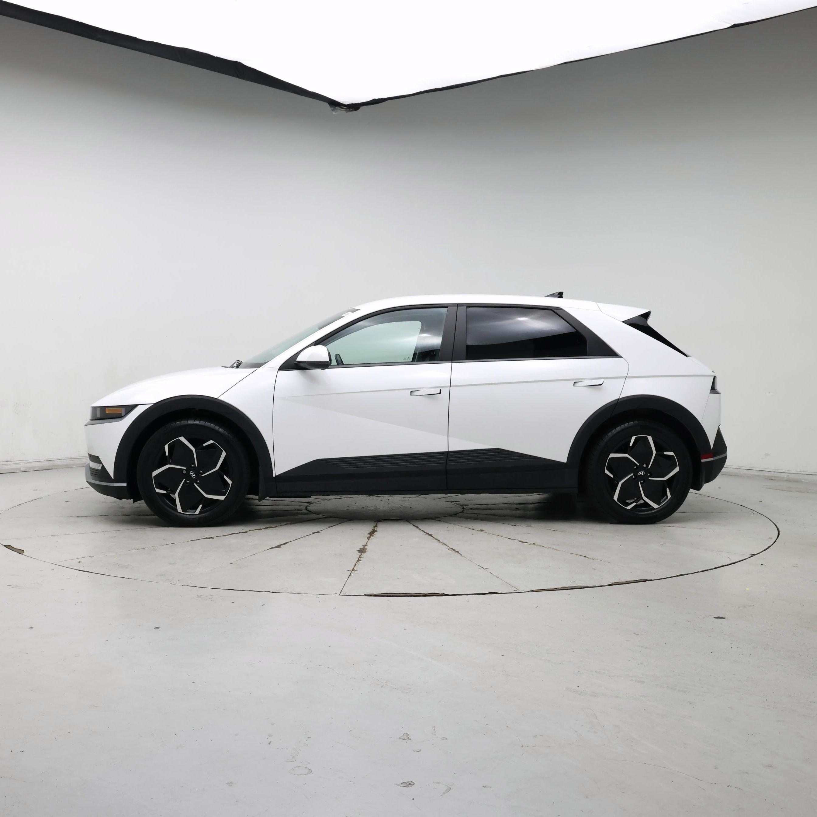 Thumbnail: 2023 Hyundai Ioniq 5 - 3