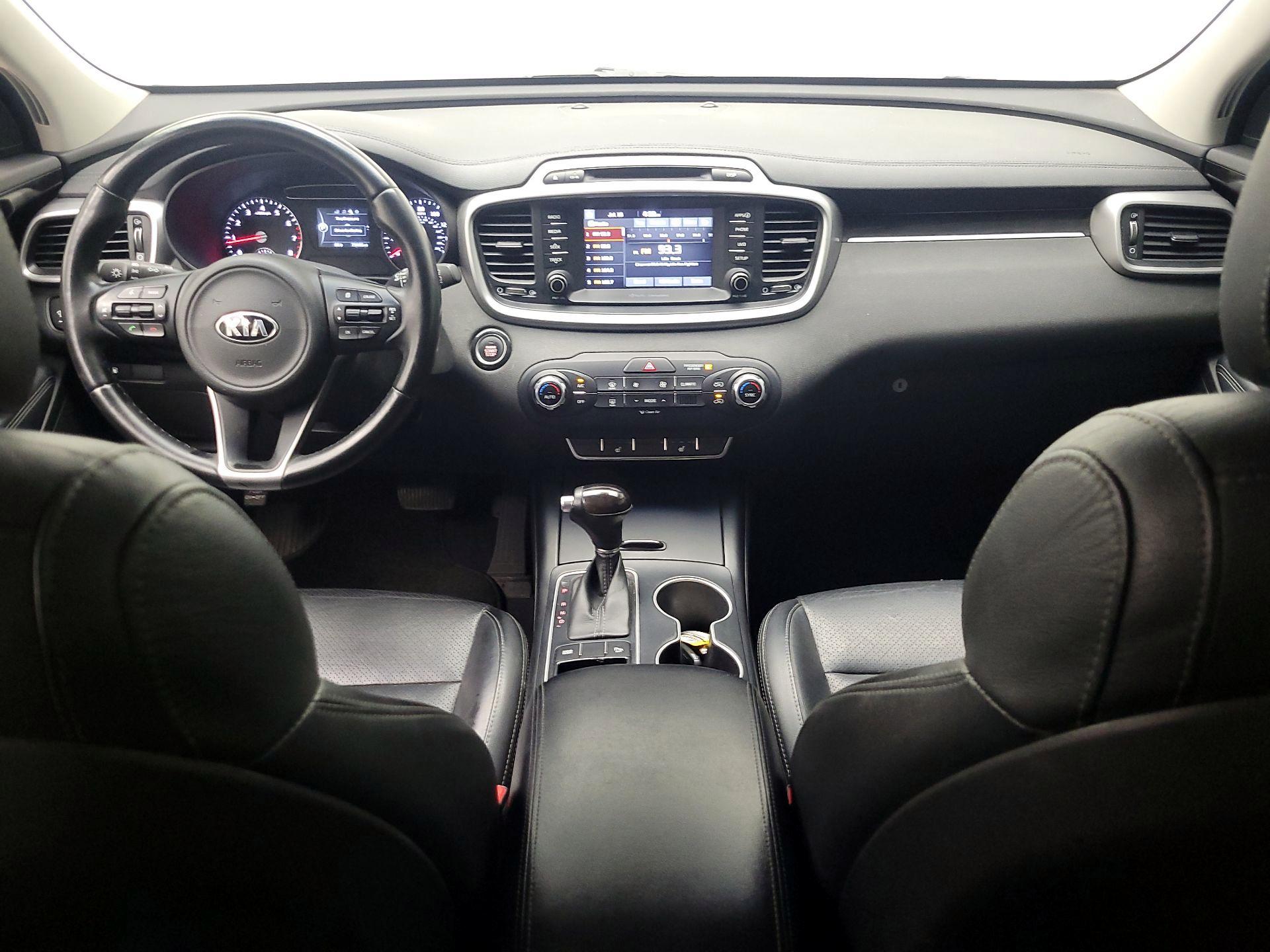 Thumbnail: 2017 Kia Sorento - 9
