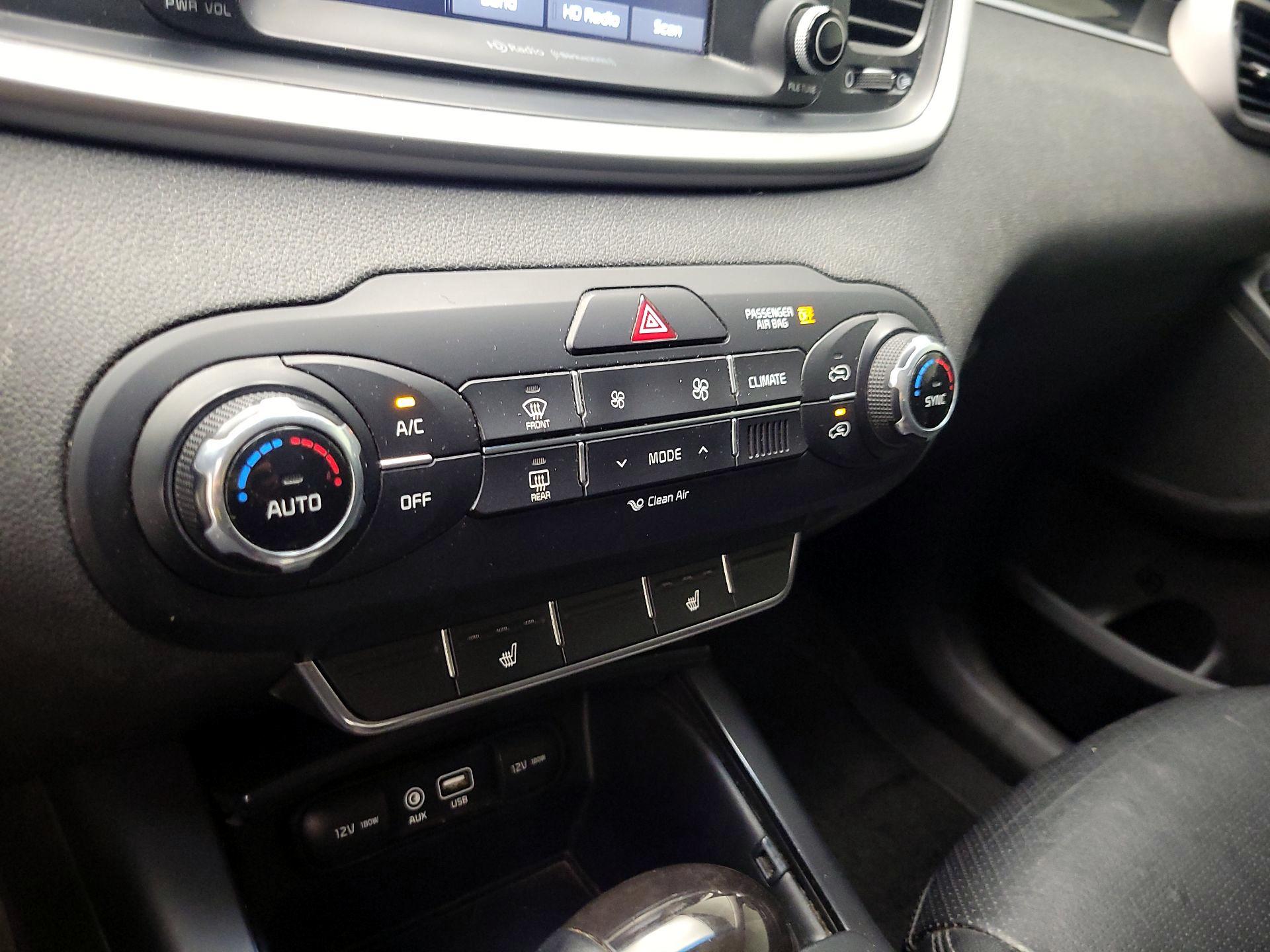Thumbnail: 2017 Kia Sorento - 16
