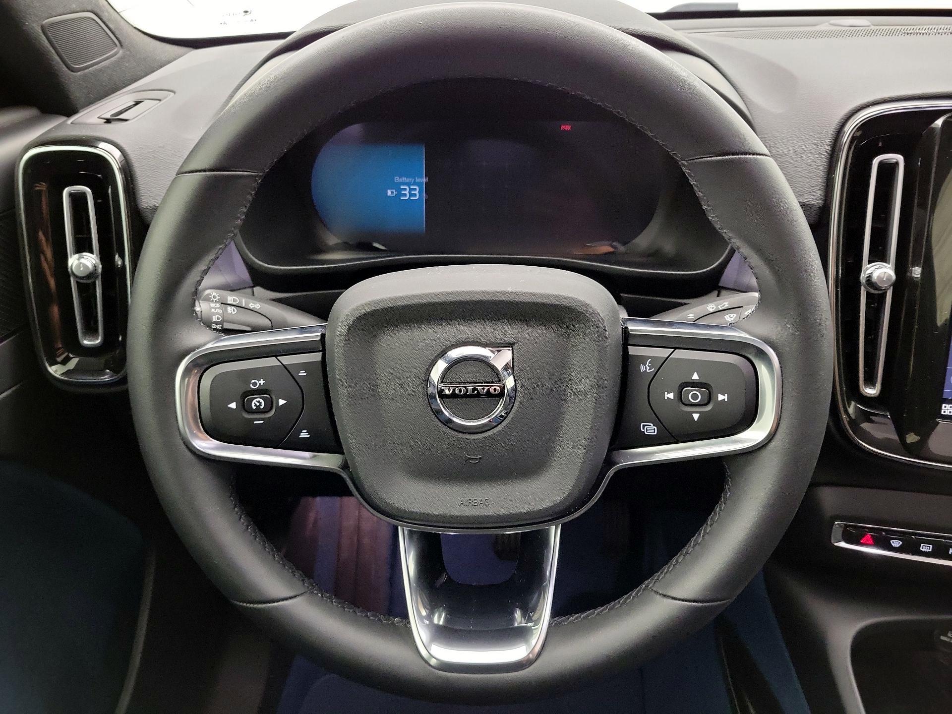 Thumbnail: 2022 Volvo C40 - 10