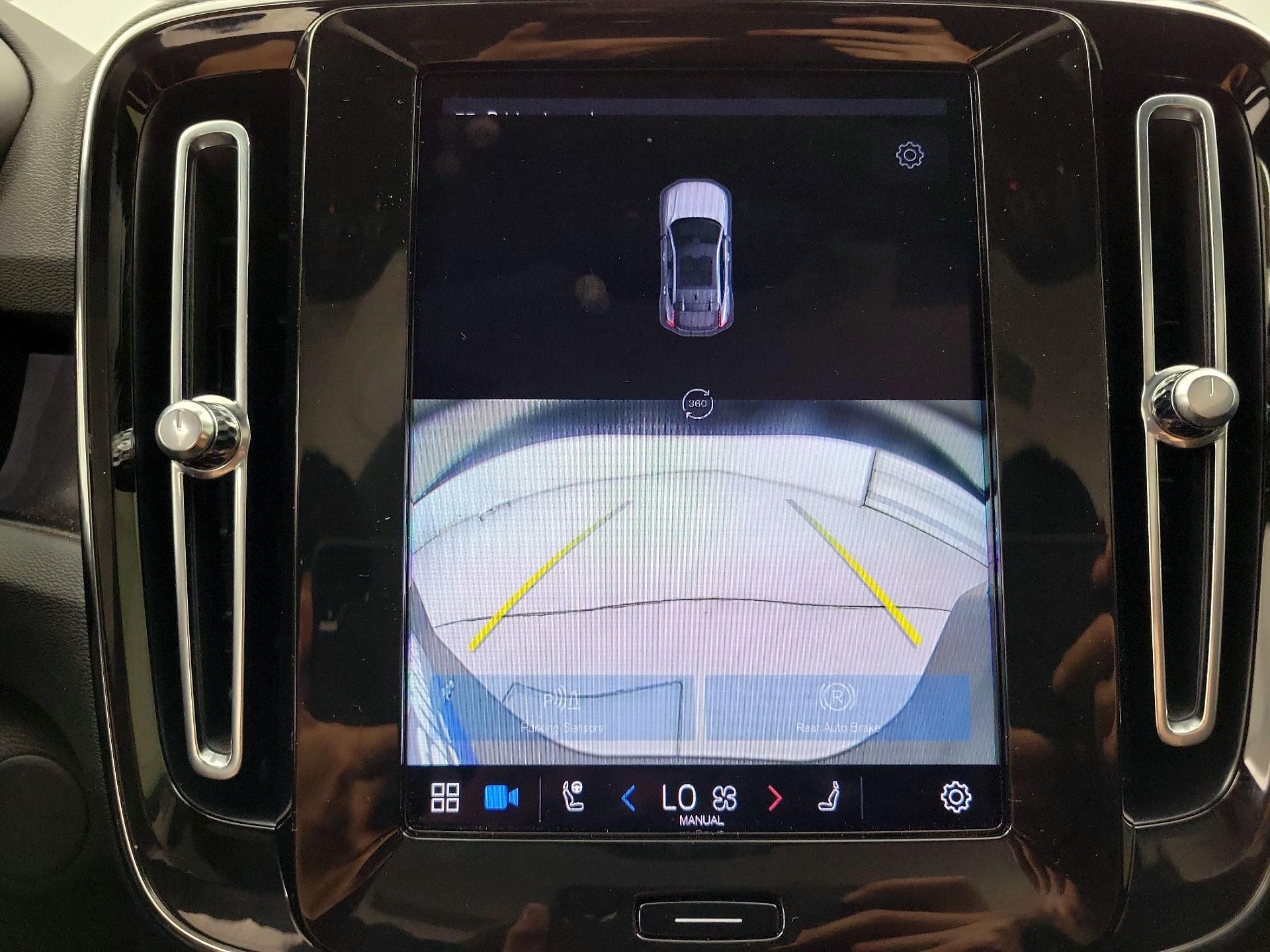 Thumbnail: 2022 Volvo C40 - 14
