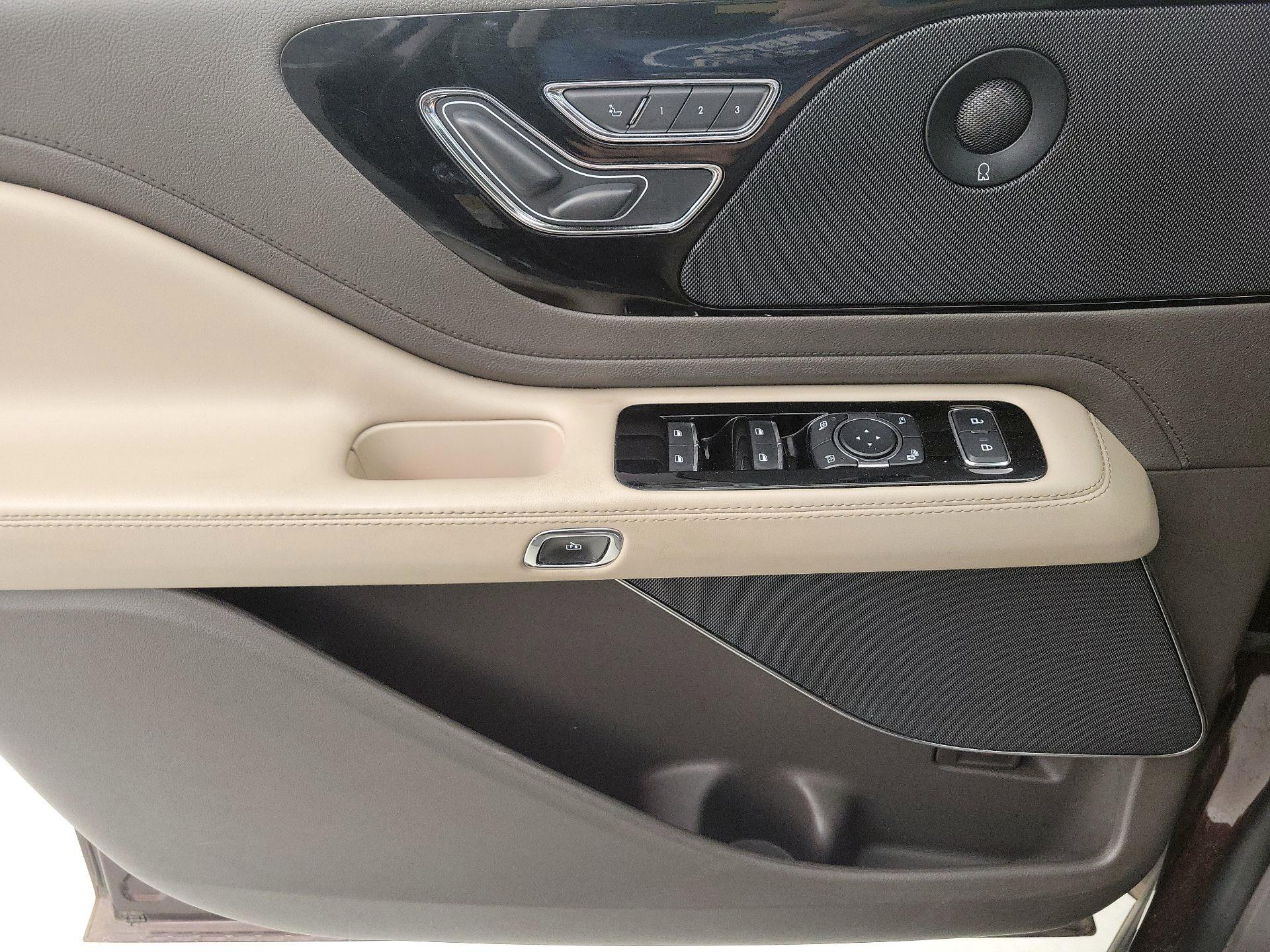 Thumbnail: 2020 Lincoln Aviator - 12