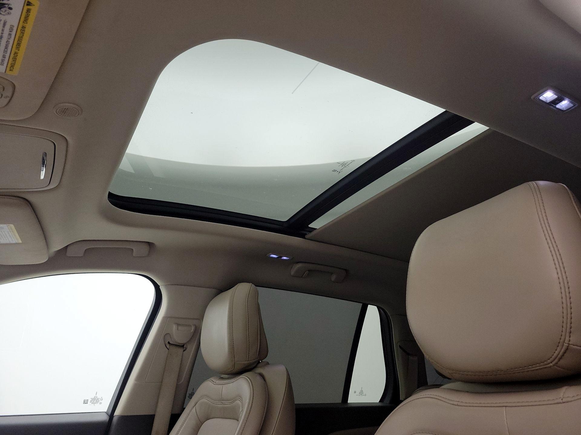 Thumbnail: 2020 Lincoln Aviator - 18