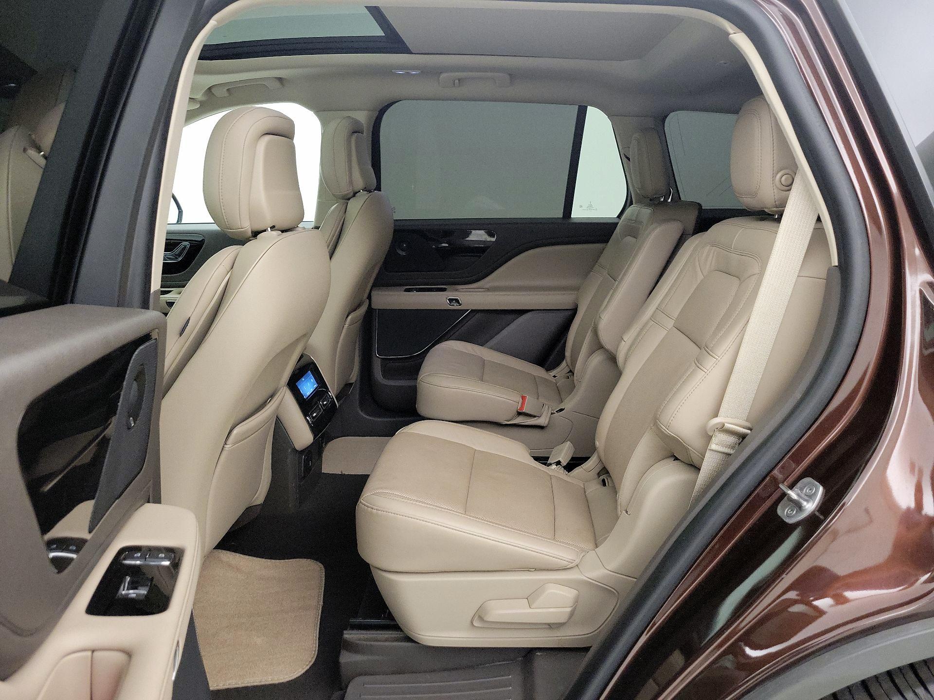 Thumbnail: 2020 Lincoln Aviator - 19