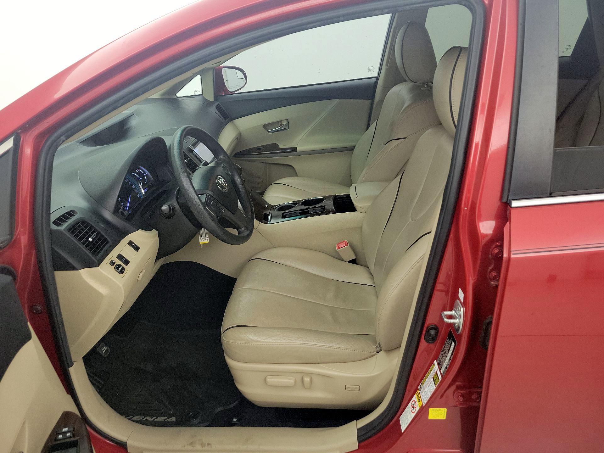 Thumbnail: 2013 Toyota Venza - 11