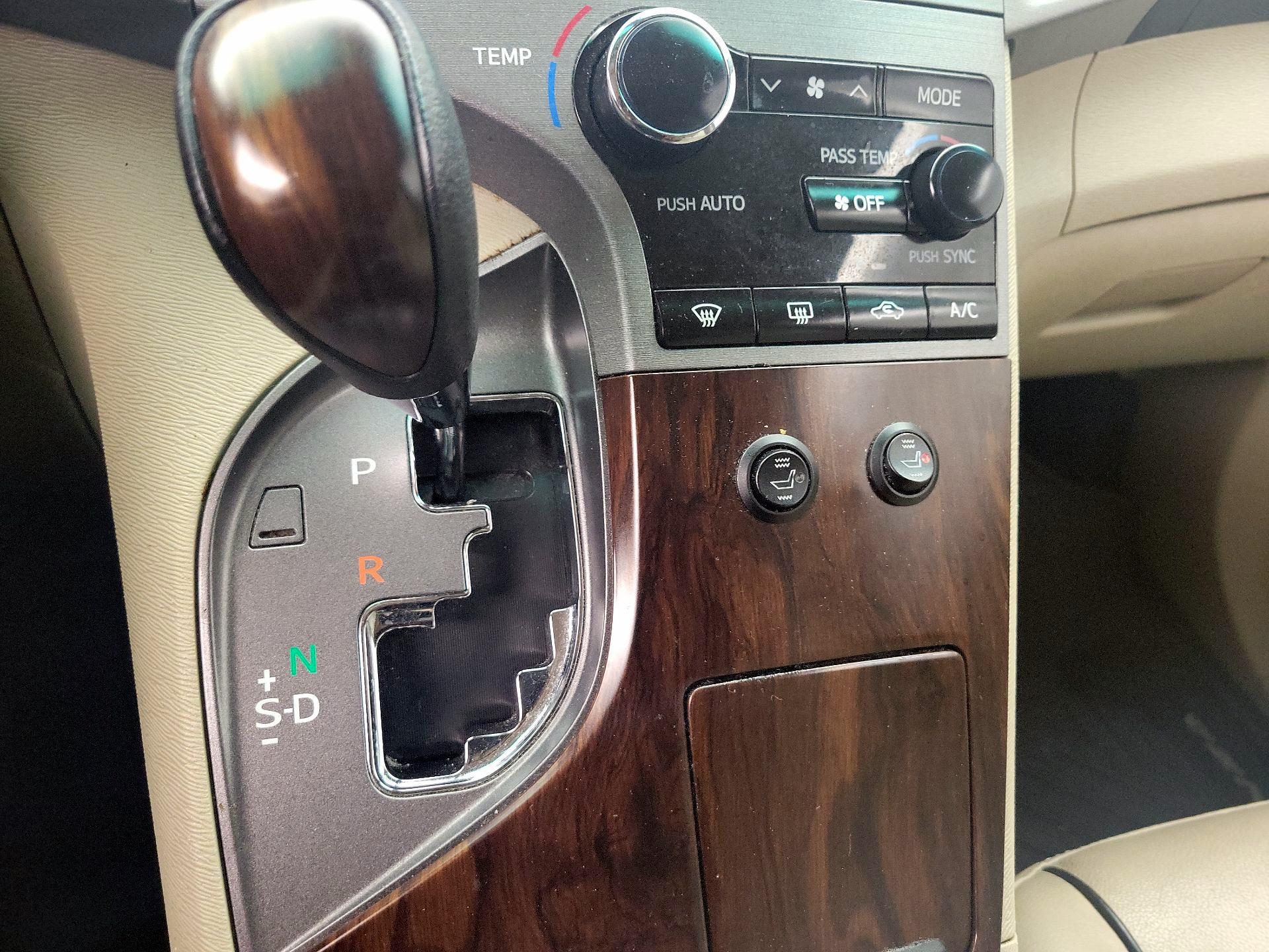 Thumbnail: 2013 Toyota Venza - 17