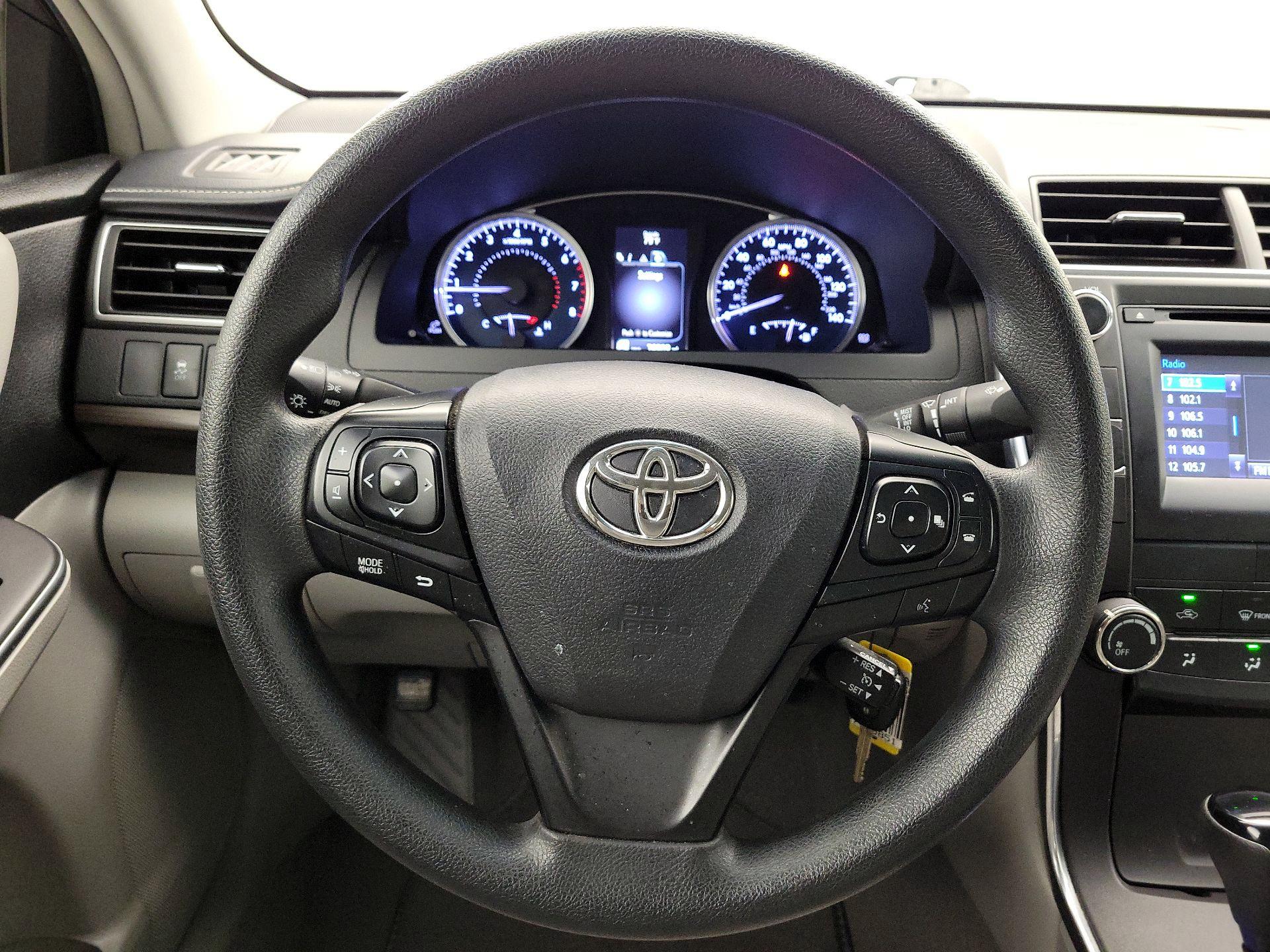 Thumbnail: 2016 Toyota Camry - 10