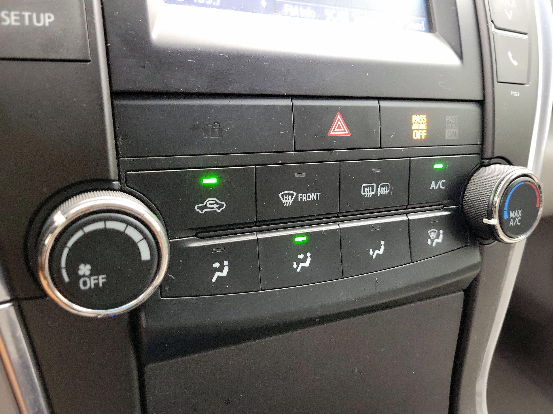 Thumbnail: 2016 Toyota Camry - 16