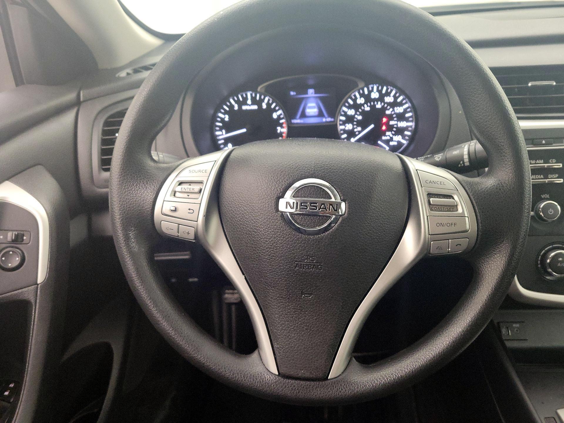 Thumbnail: 2017 Nissan Altima - 10