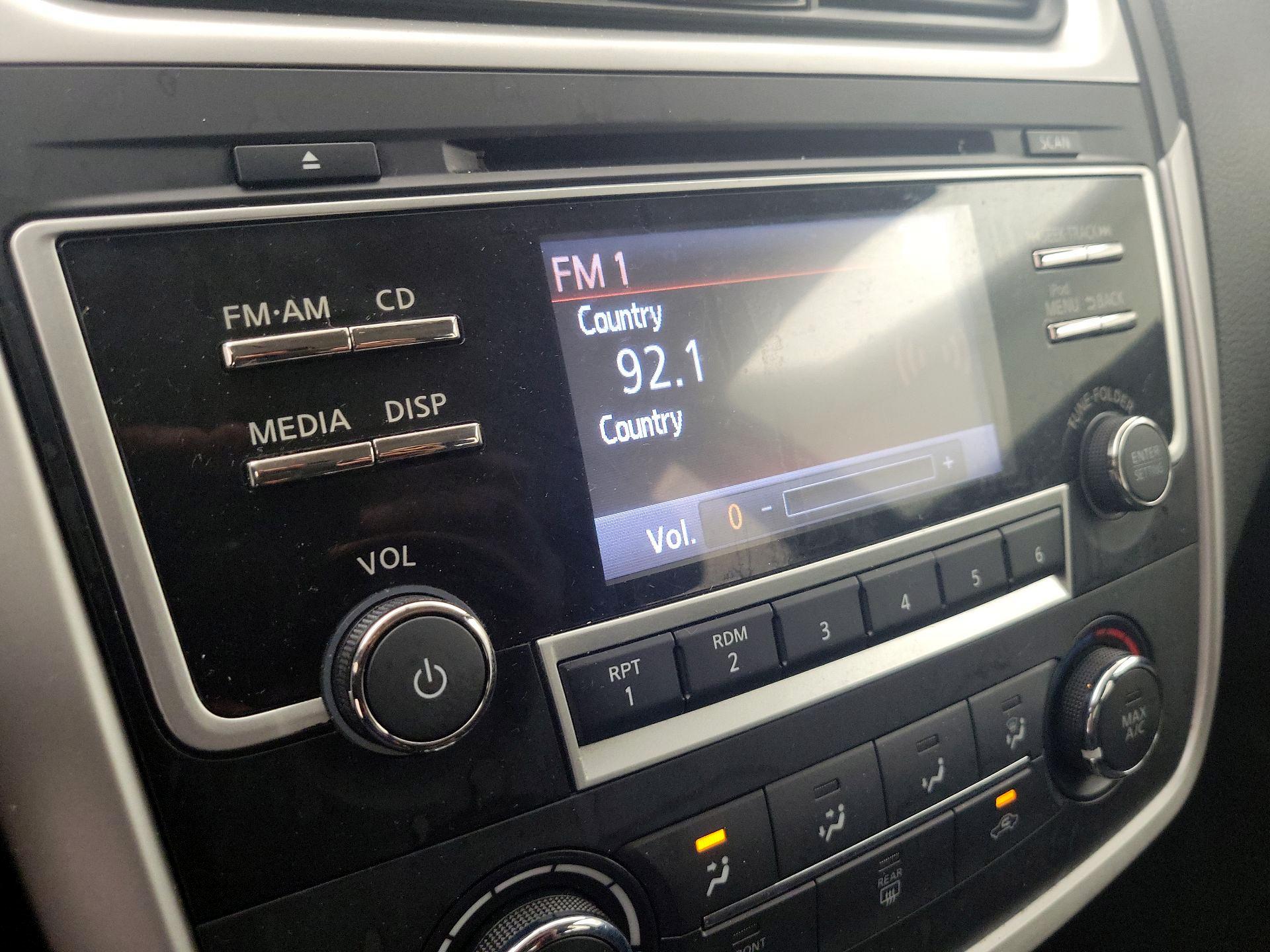 Thumbnail: 2017 Nissan Altima - 15