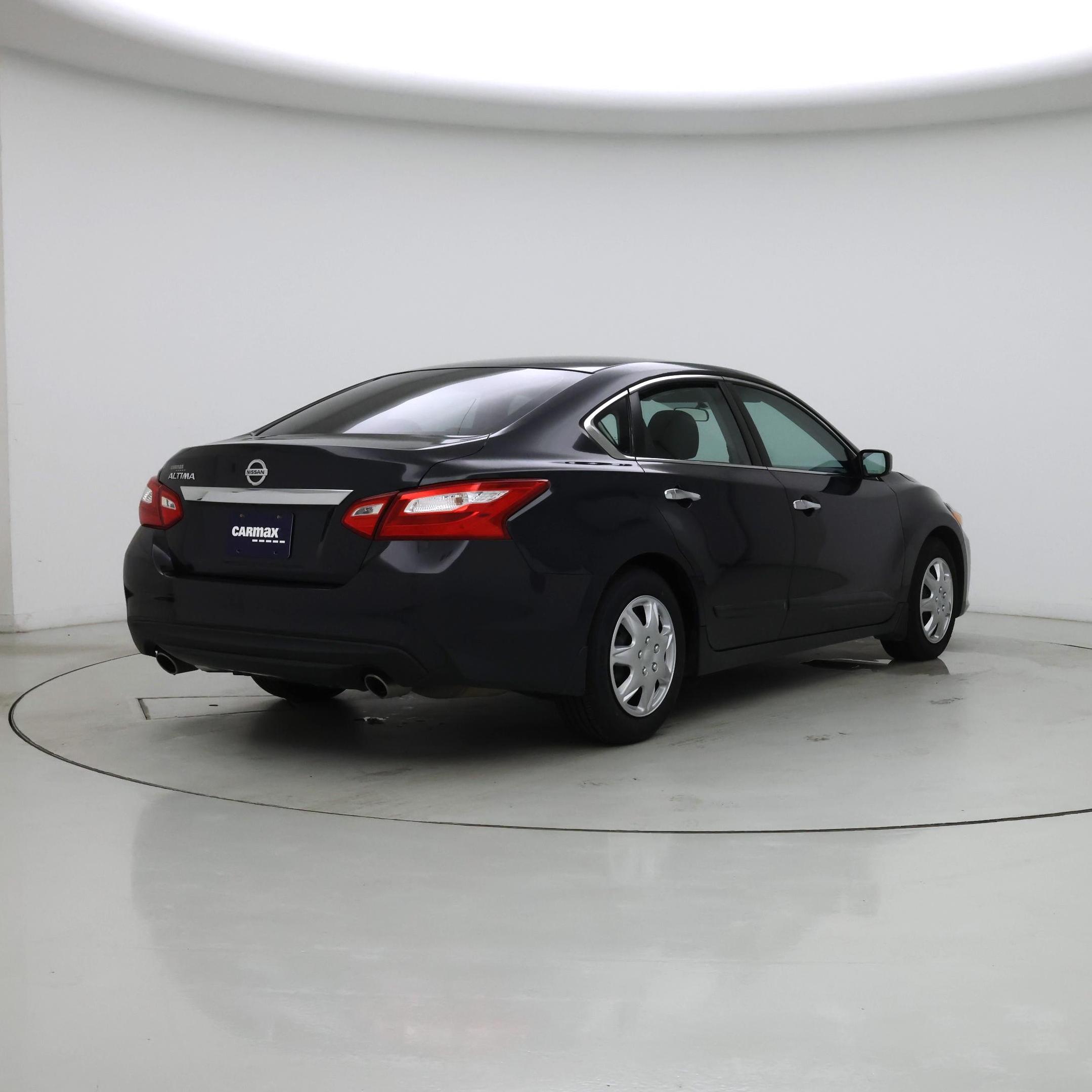Thumbnail: 2017 Nissan Altima - 8