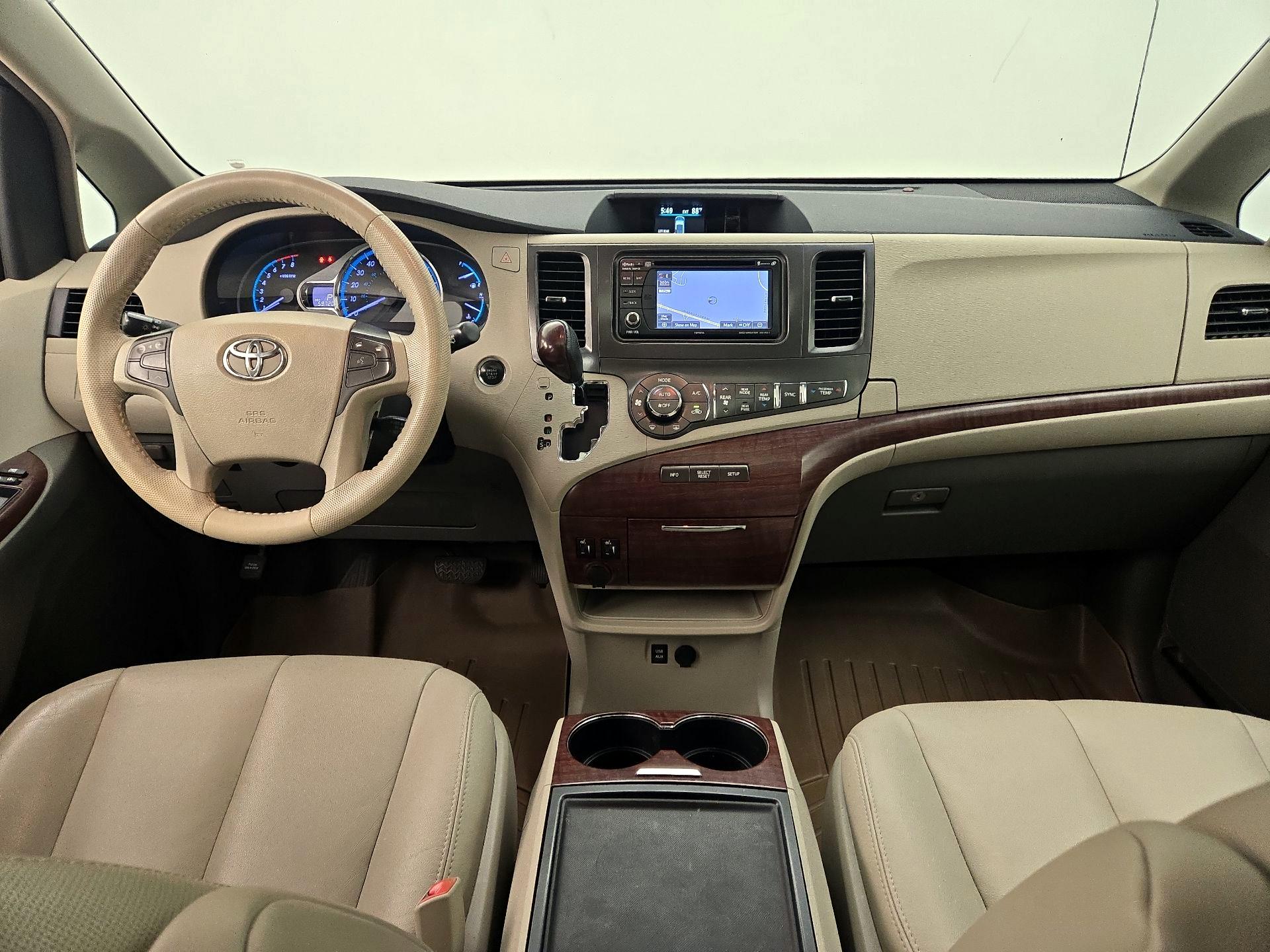 Thumbnail: 2014 Toyota Sienna - 9