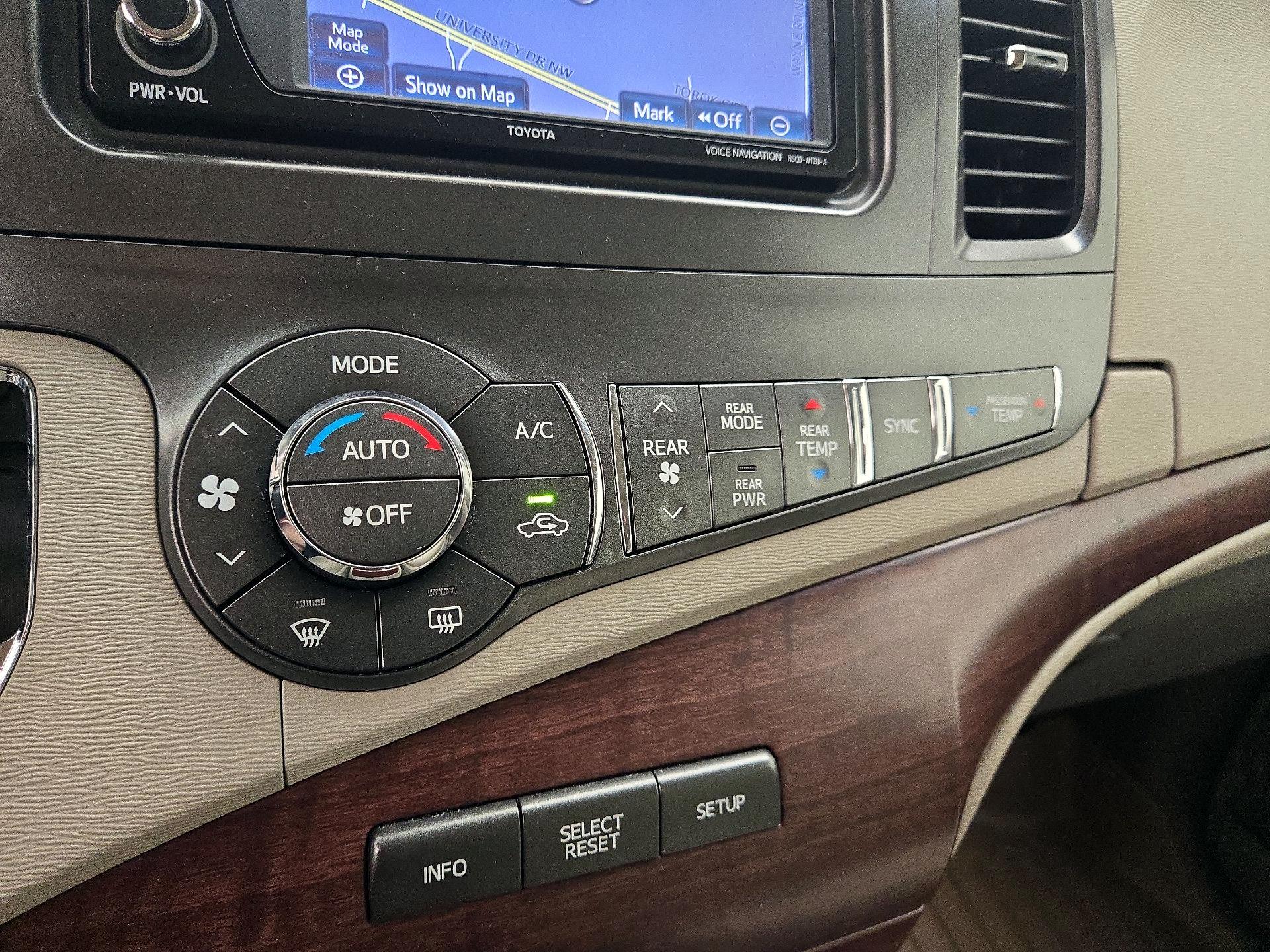 Thumbnail: 2014 Toyota Sienna - 17