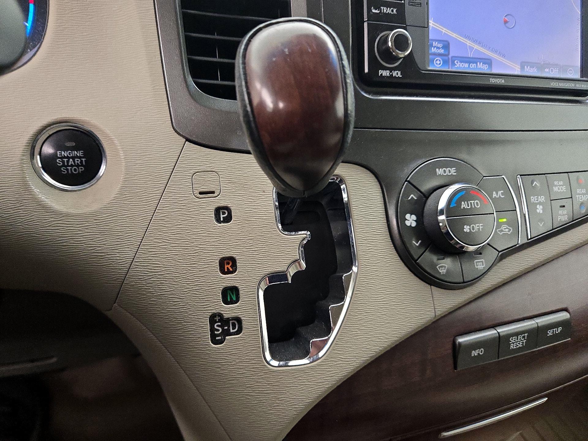 Thumbnail: 2014 Toyota Sienna - 18