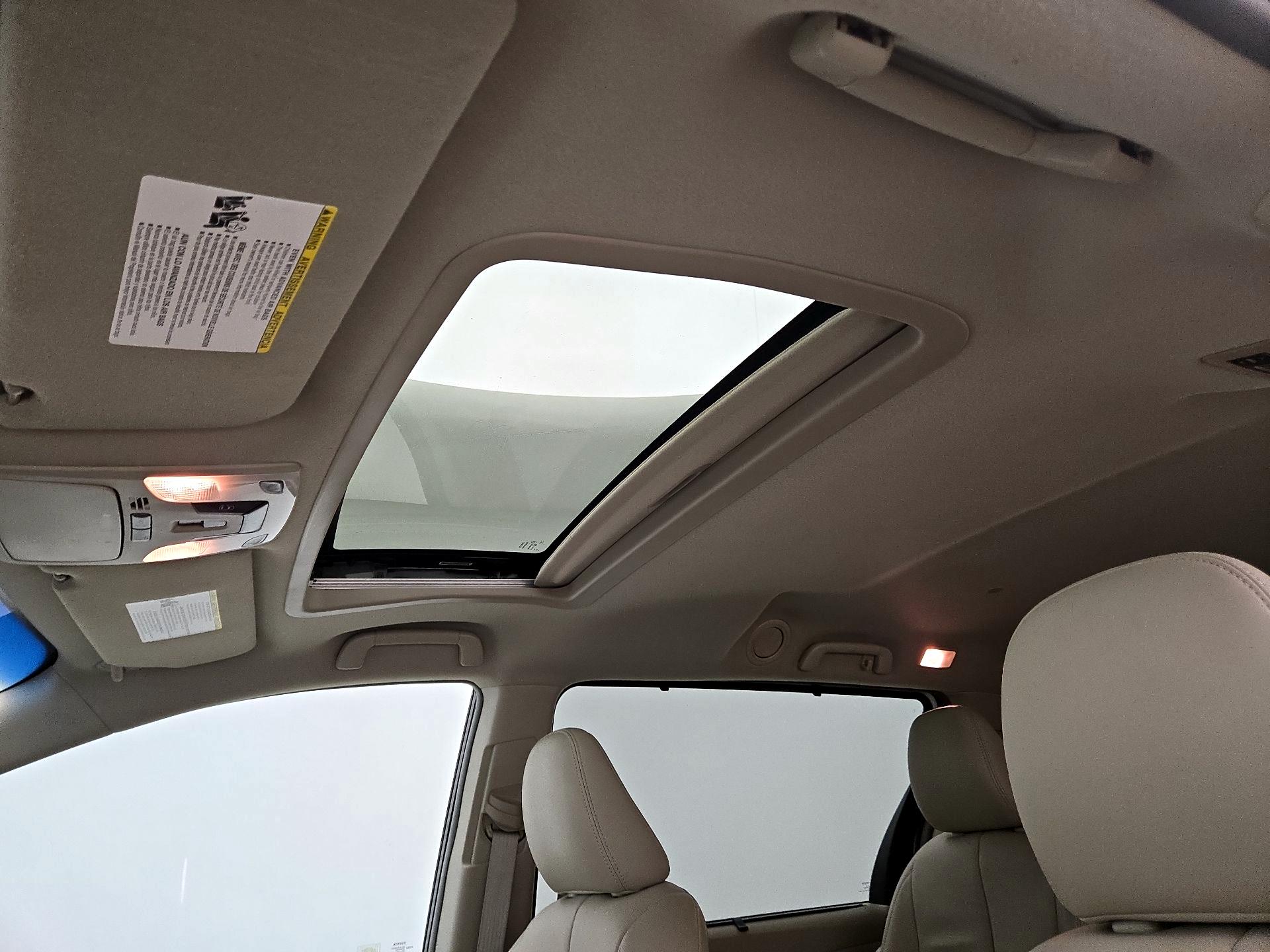 Thumbnail: 2014 Toyota Sienna - 20