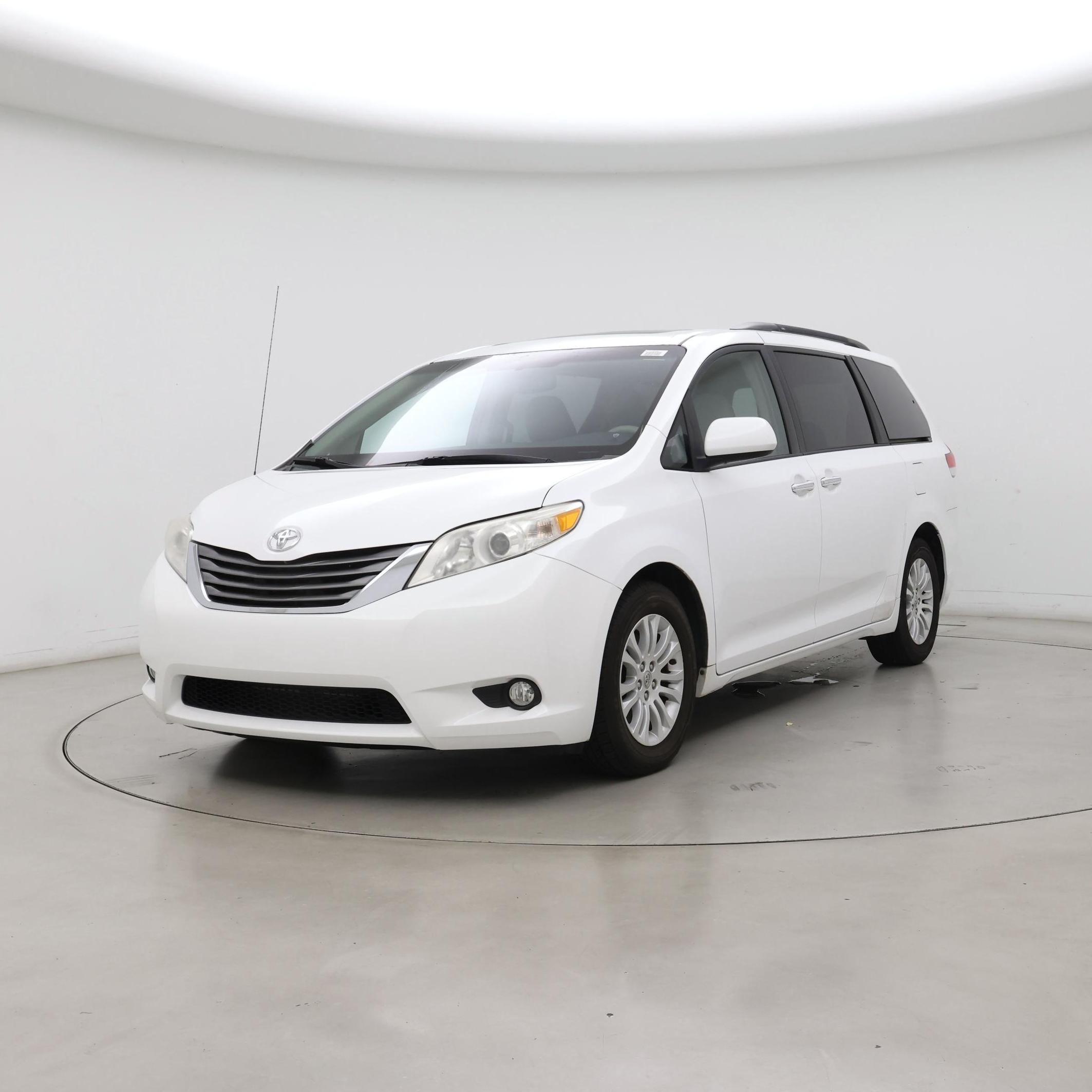 Thumbnail: 2014 Toyota Sienna - 4