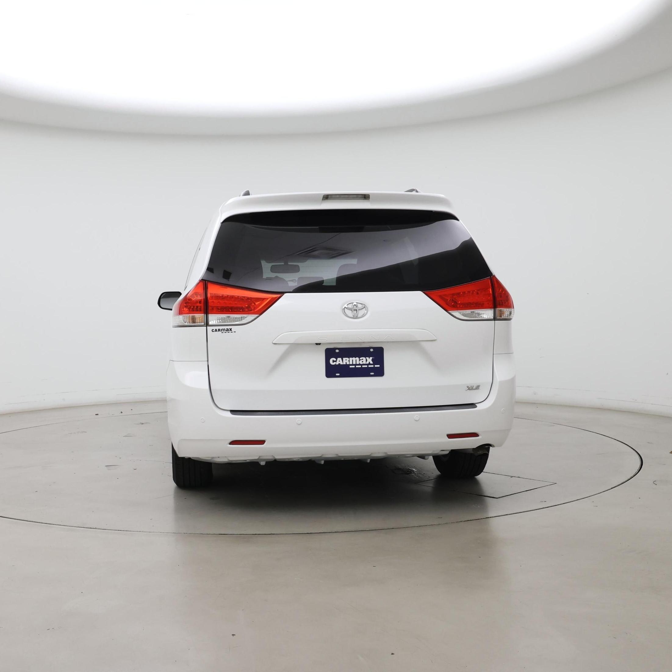 Thumbnail: 2014 Toyota Sienna - 6