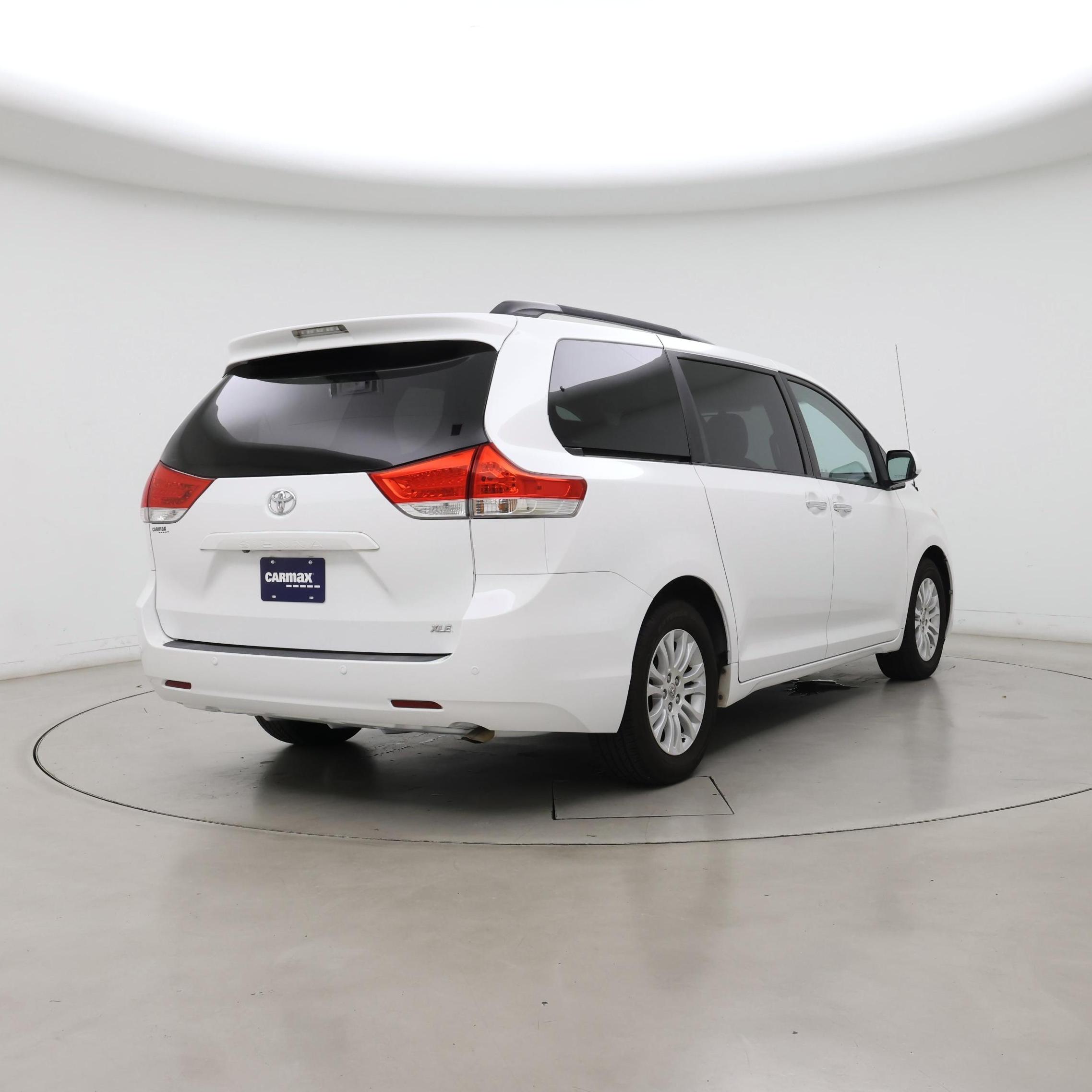 Thumbnail: 2014 Toyota Sienna - 8