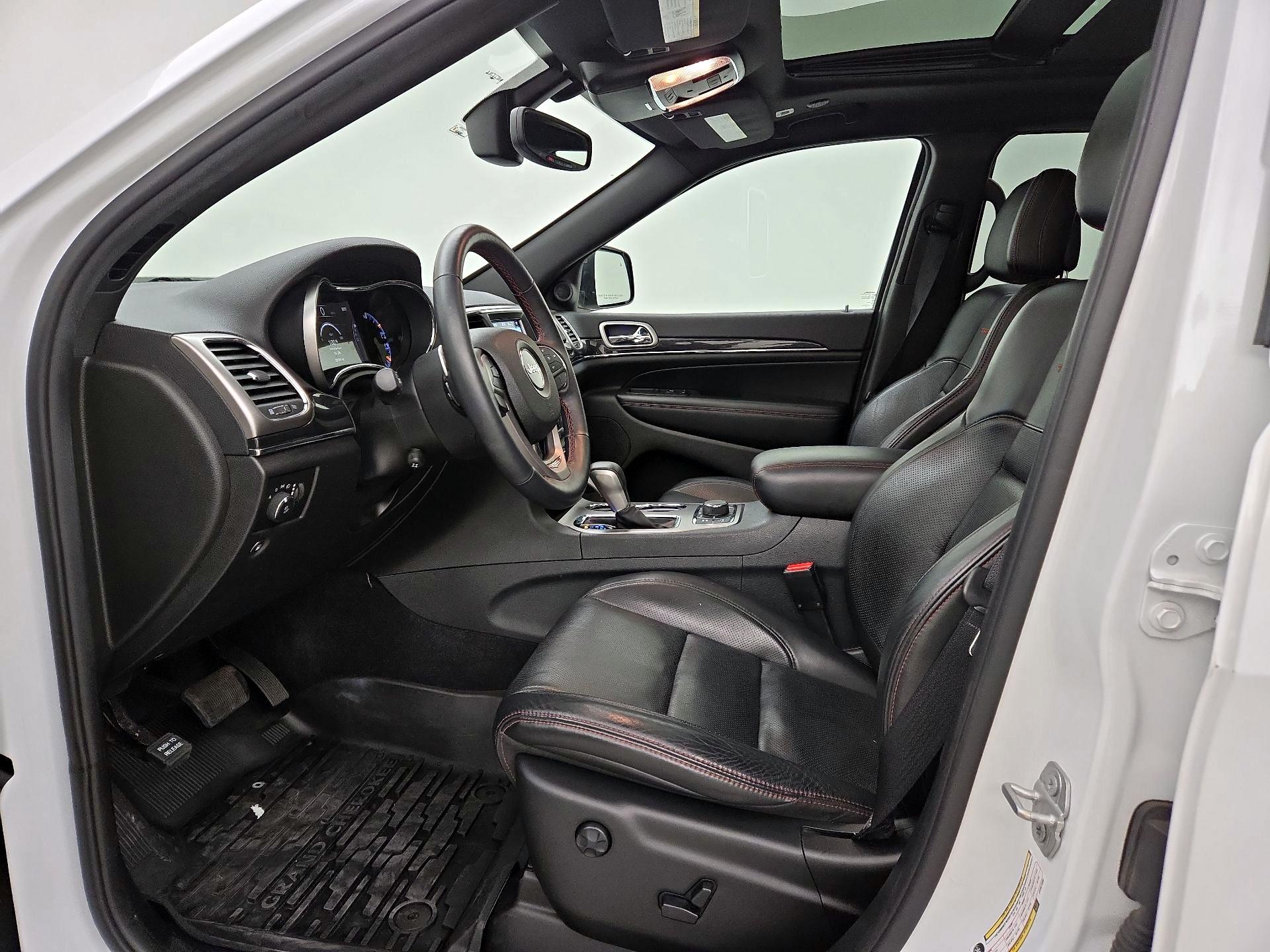 Thumbnail: 2018 Jeep Grand Cherokee - 11