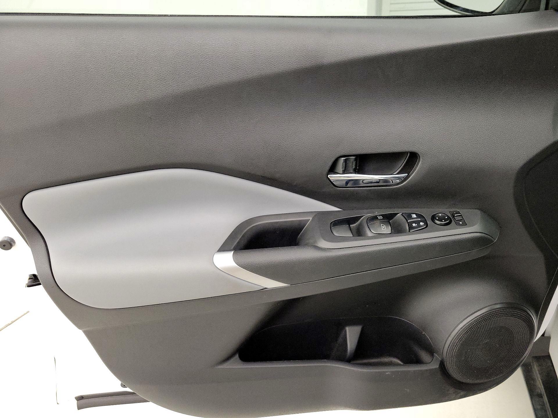 Thumbnail: 2021 Nissan Kicks - 12