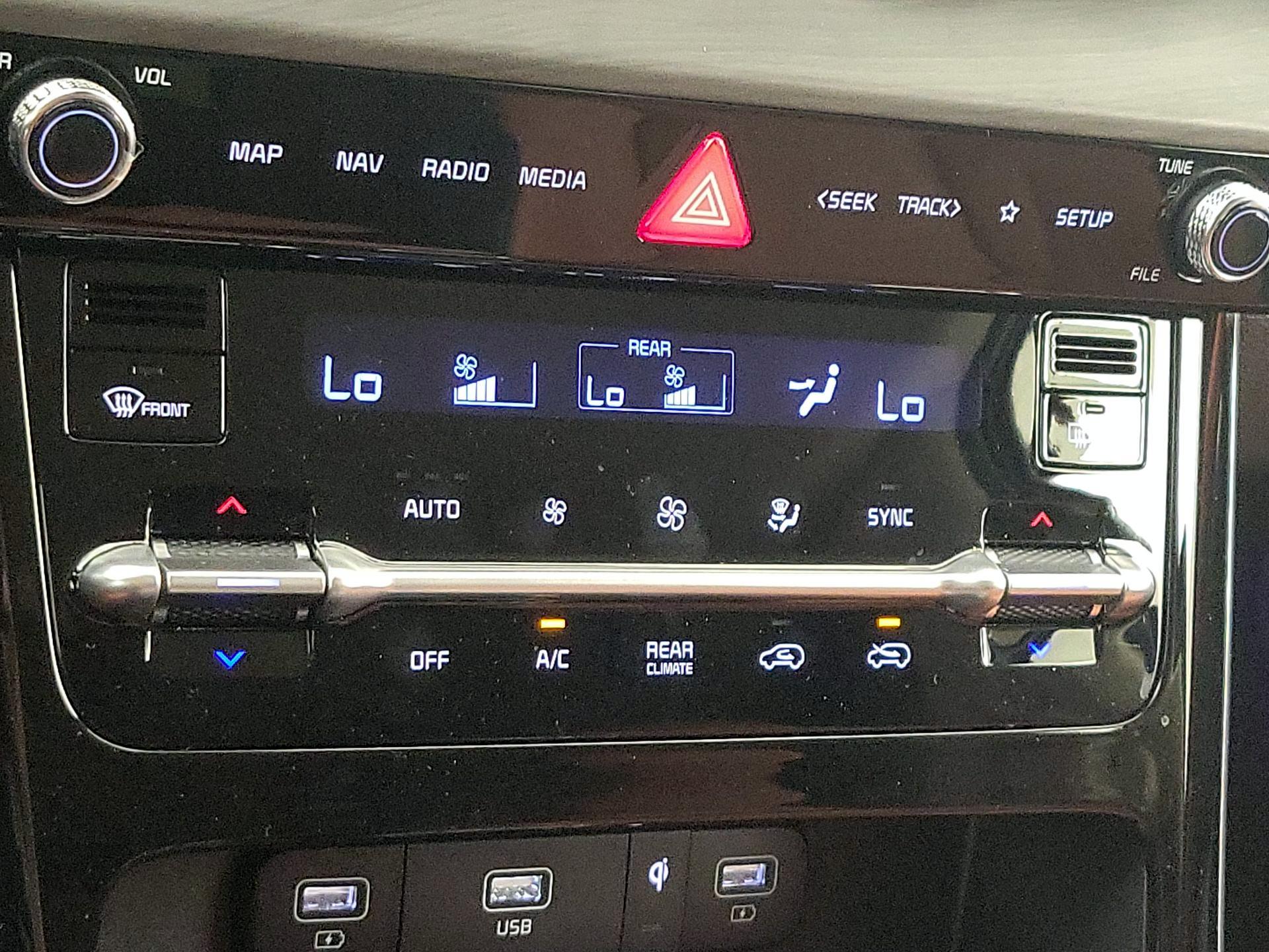 Thumbnail: 2023 Kia Carnival - 17