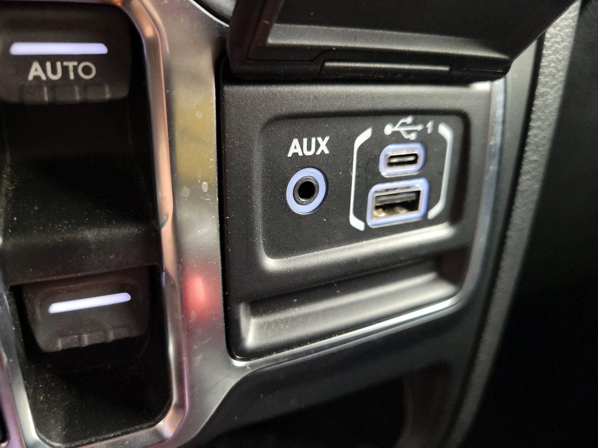 Thumbnail: 2019 Jeep Wrangler - 18