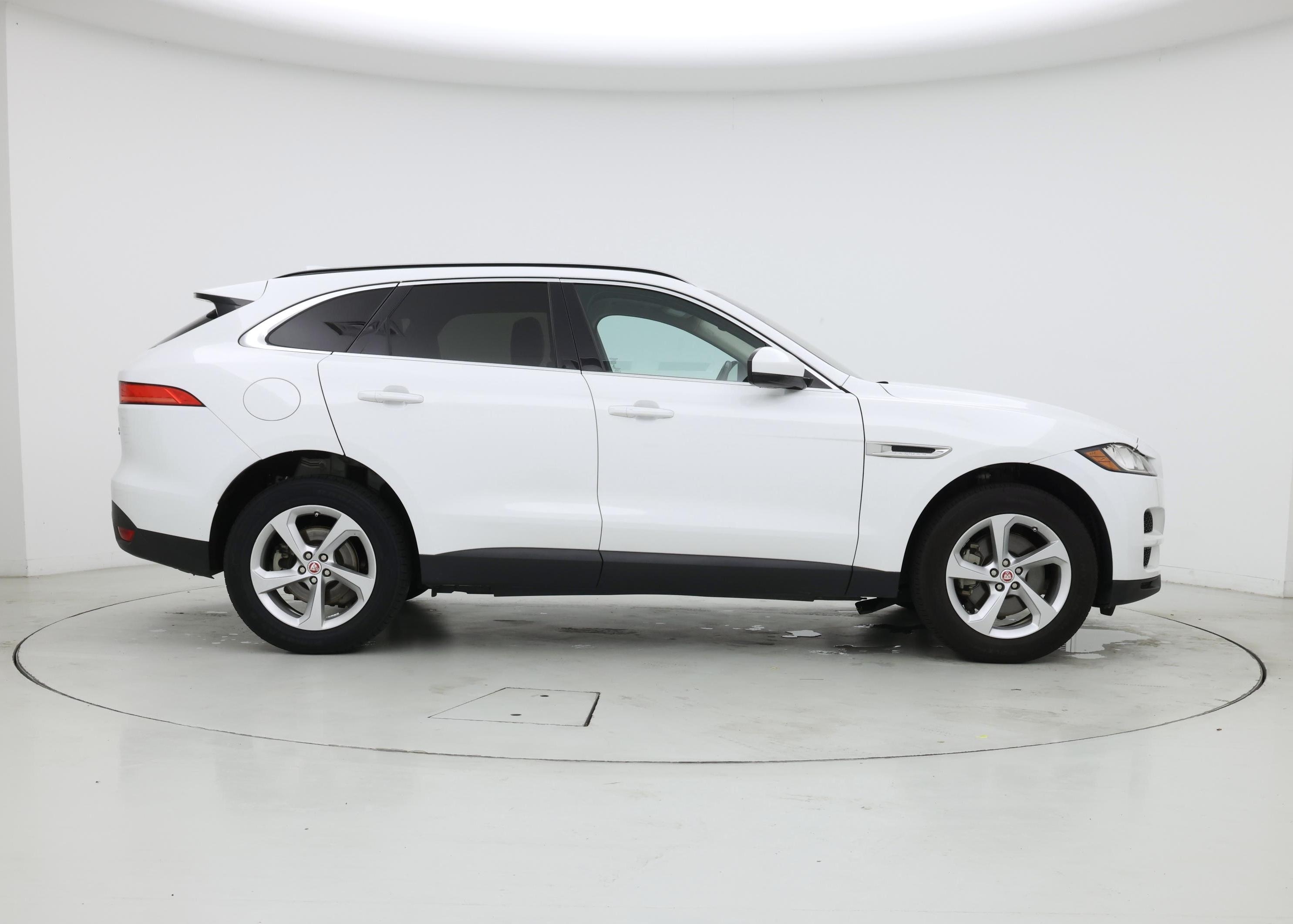 Thumbnail: 2019 Jaguar F-Pace - 7
