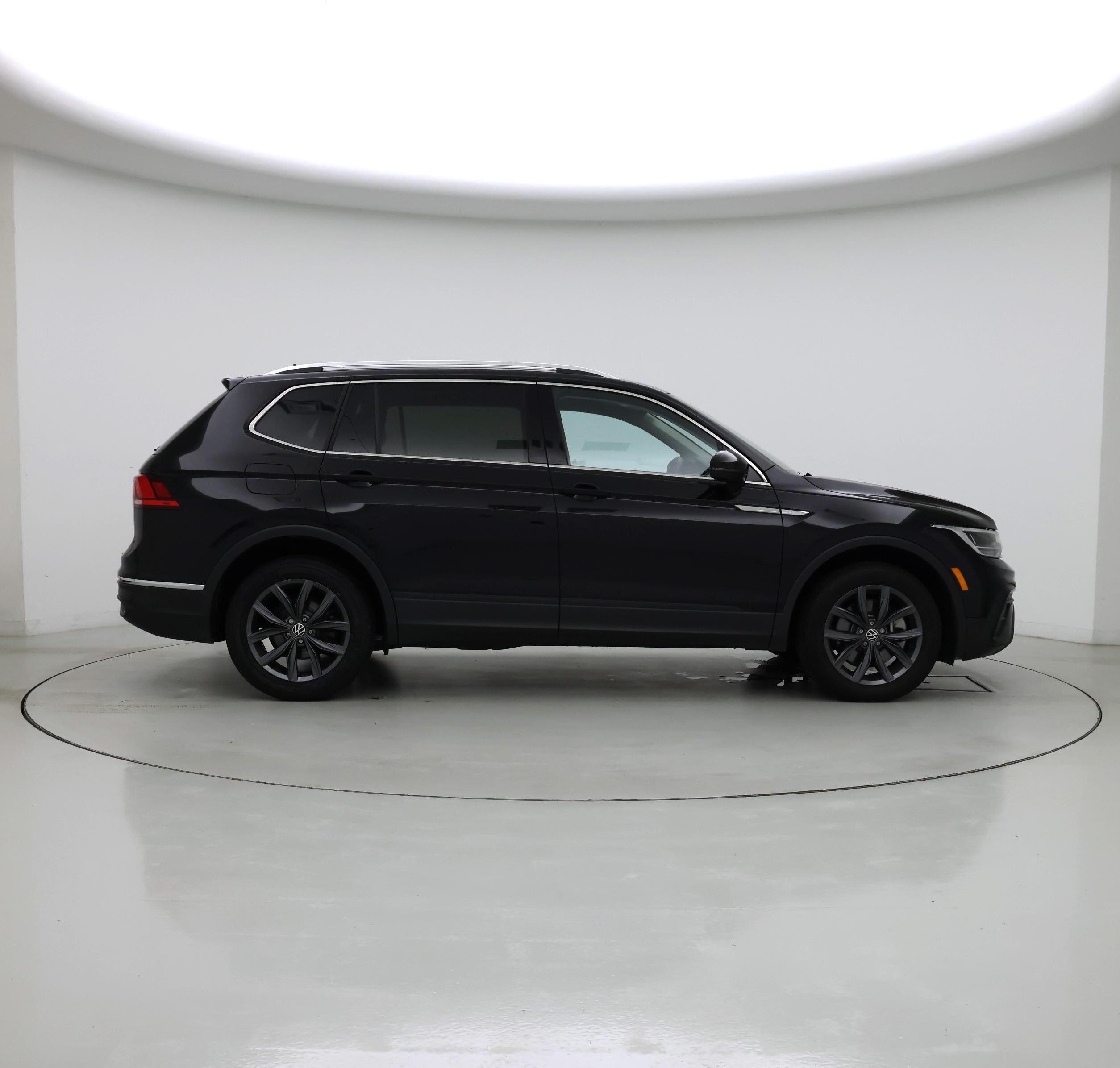 Thumbnail: 2023 Volkswagen Tiguan - 7