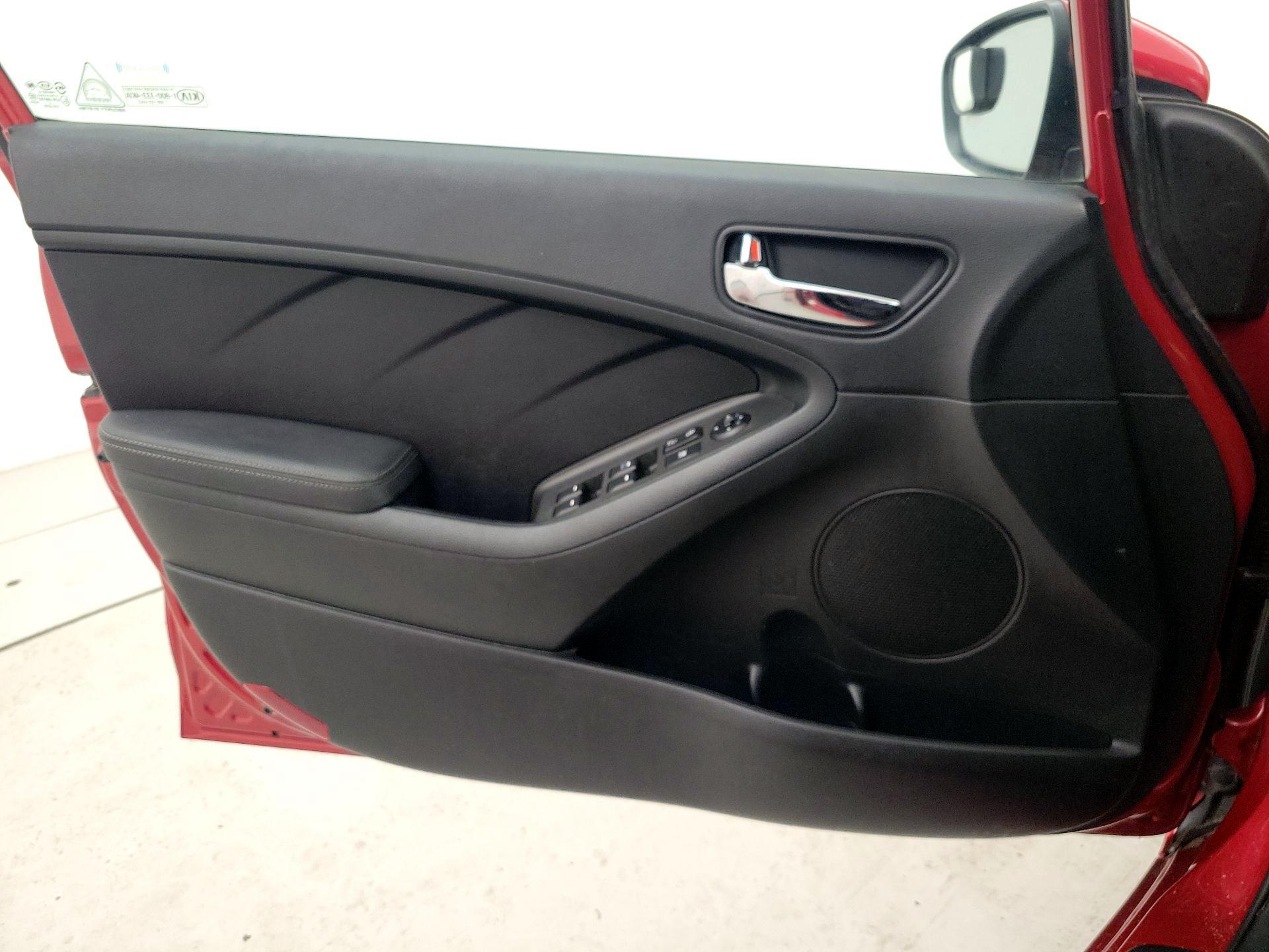 Thumbnail: 2017 Kia Forte - 12