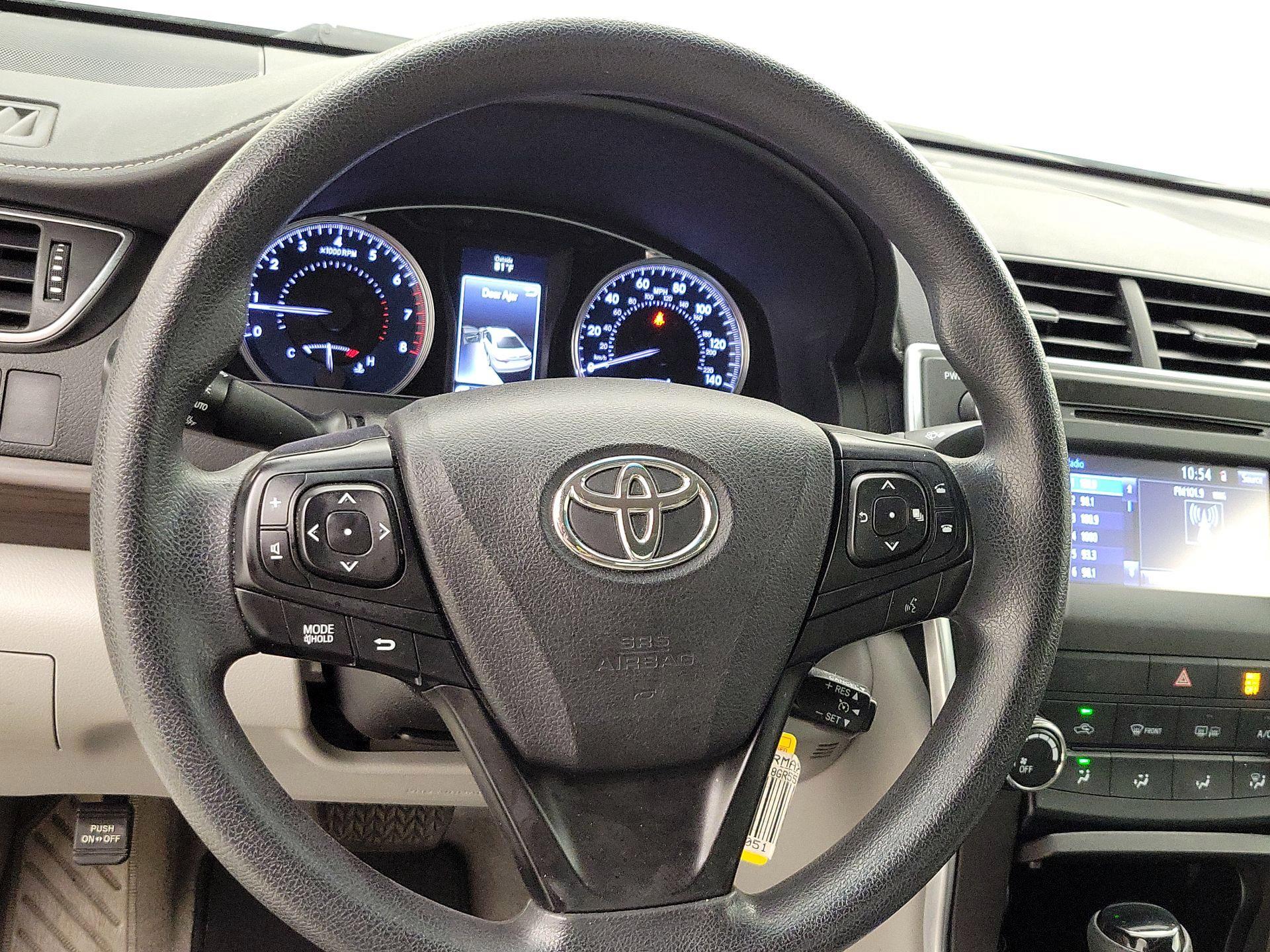 Thumbnail: 2016 Toyota Camry - 10