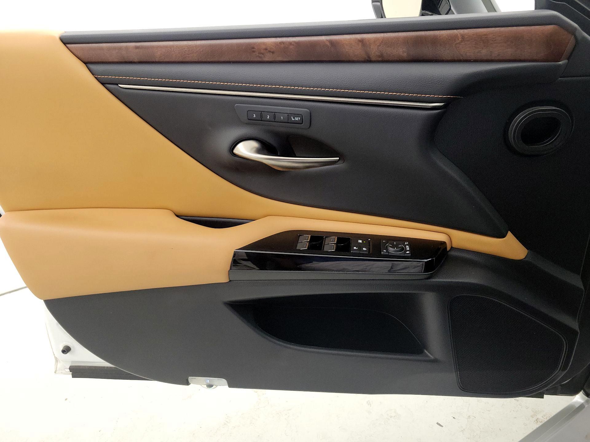 Thumbnail: 2022 Lexus ES - 12