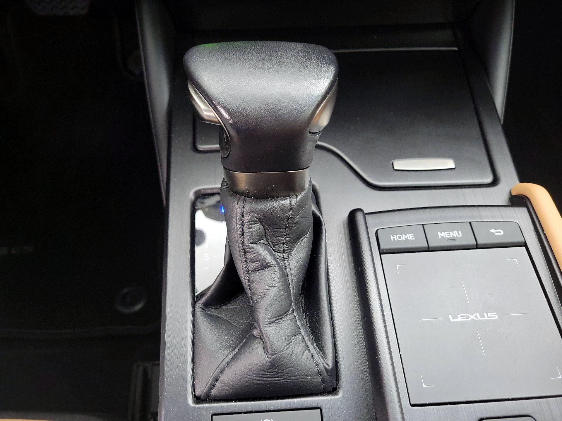 Thumbnail: 2022 Lexus ES - 17