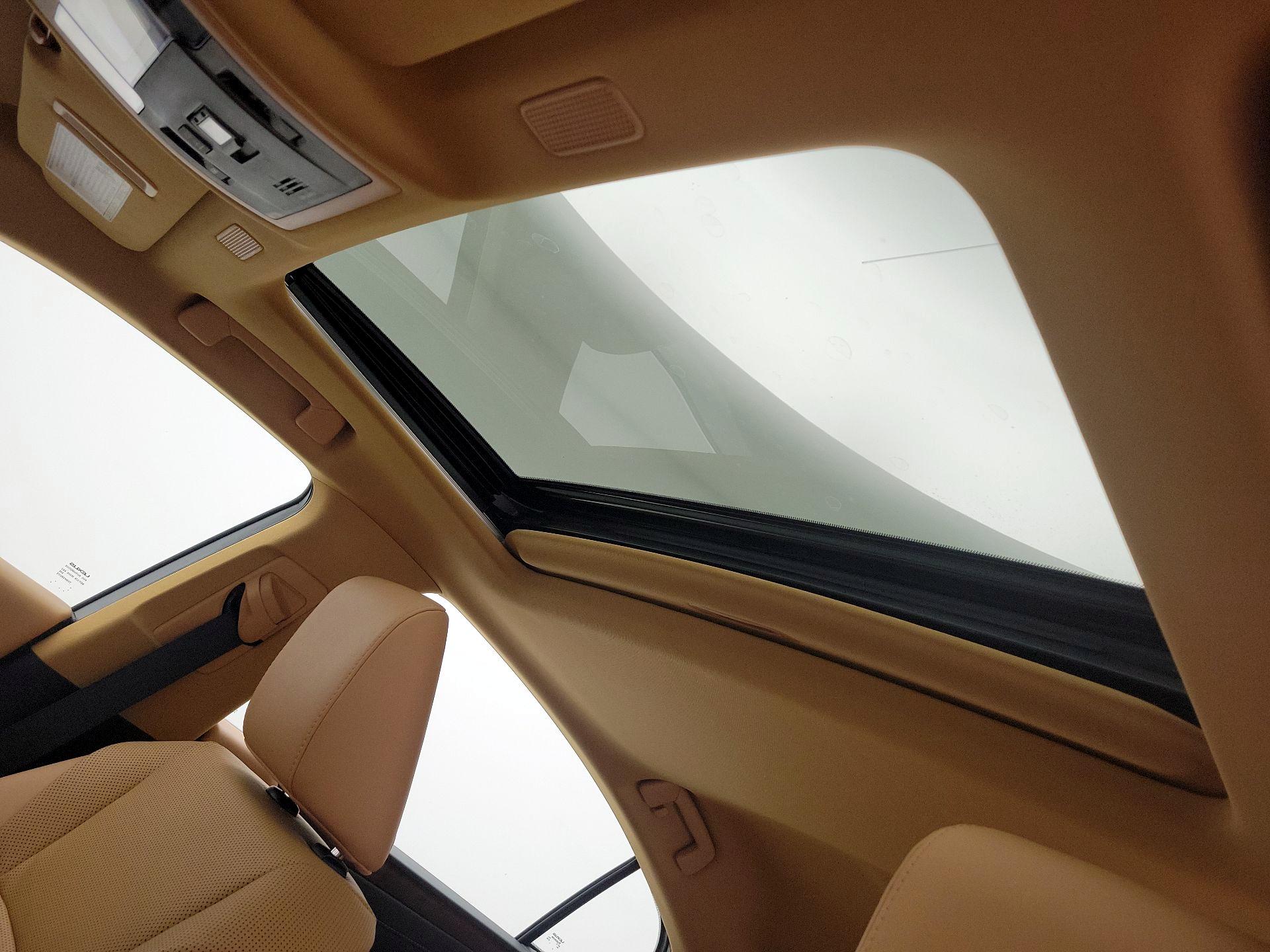 Thumbnail: 2022 Lexus ES - 19