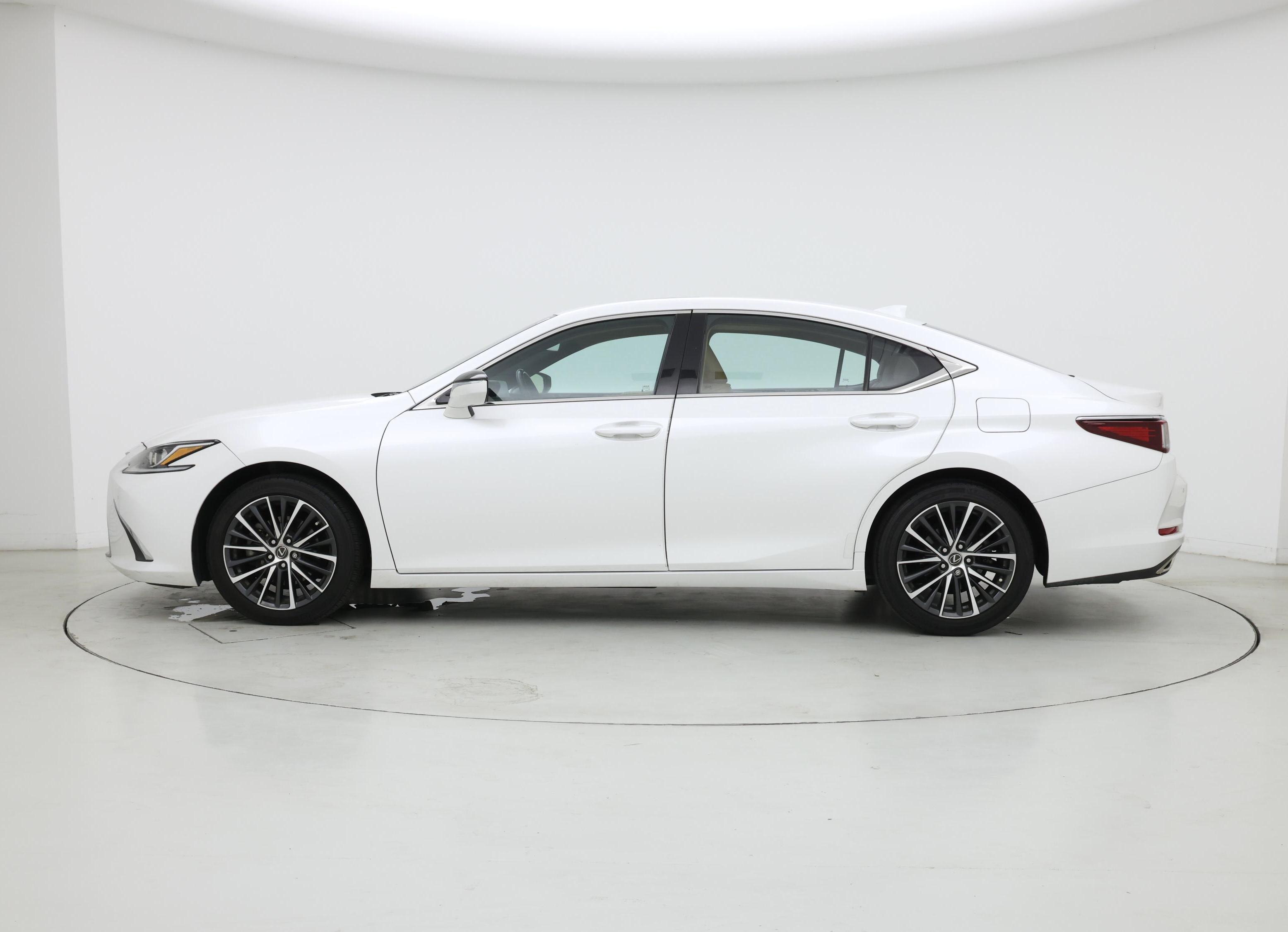 Thumbnail: 2022 Lexus ES - 3