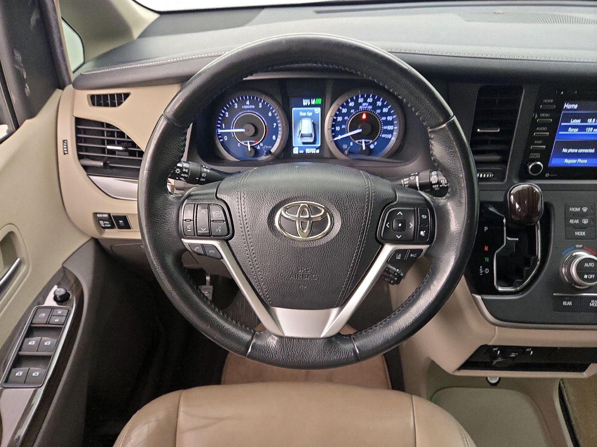 Thumbnail: 2020 Toyota Sienna - 10