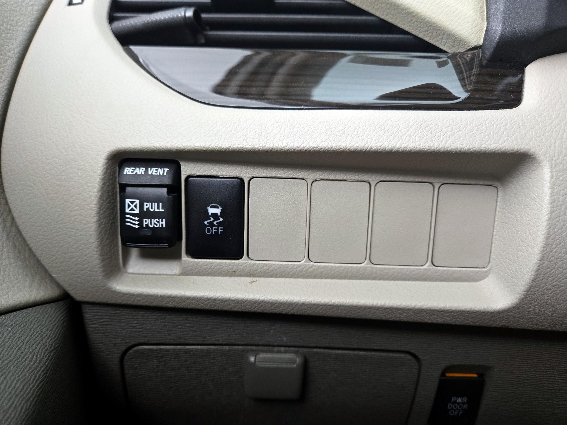 Thumbnail: 2020 Toyota Sienna - 13