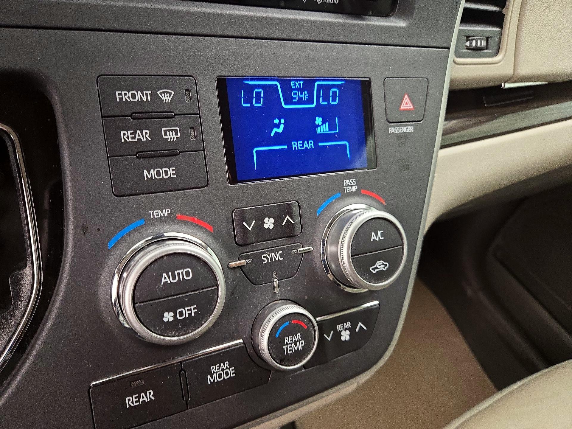 Thumbnail: 2020 Toyota Sienna - 16