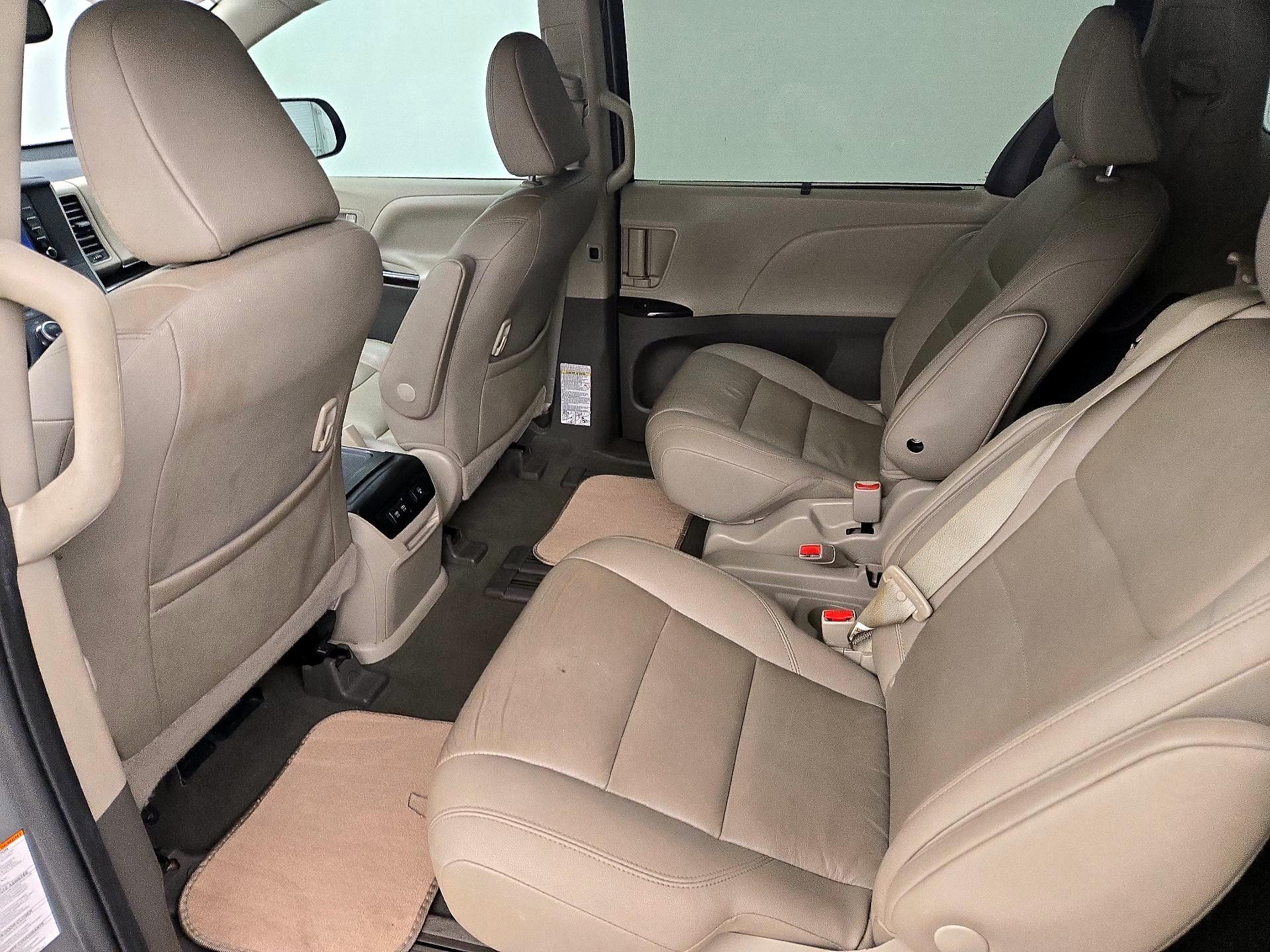 Thumbnail: 2020 Toyota Sienna - 20