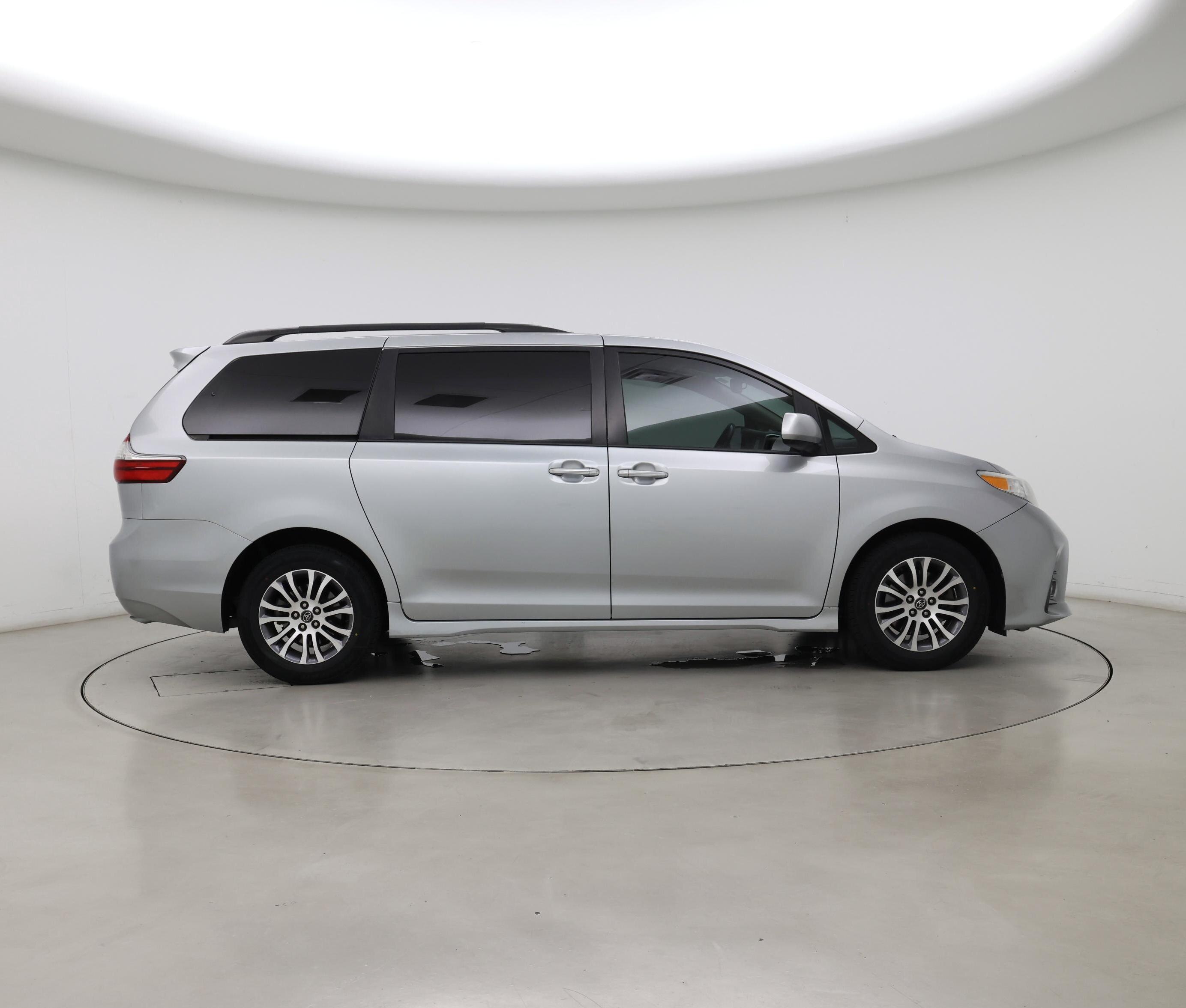 Thumbnail: 2020 Toyota Sienna - 7