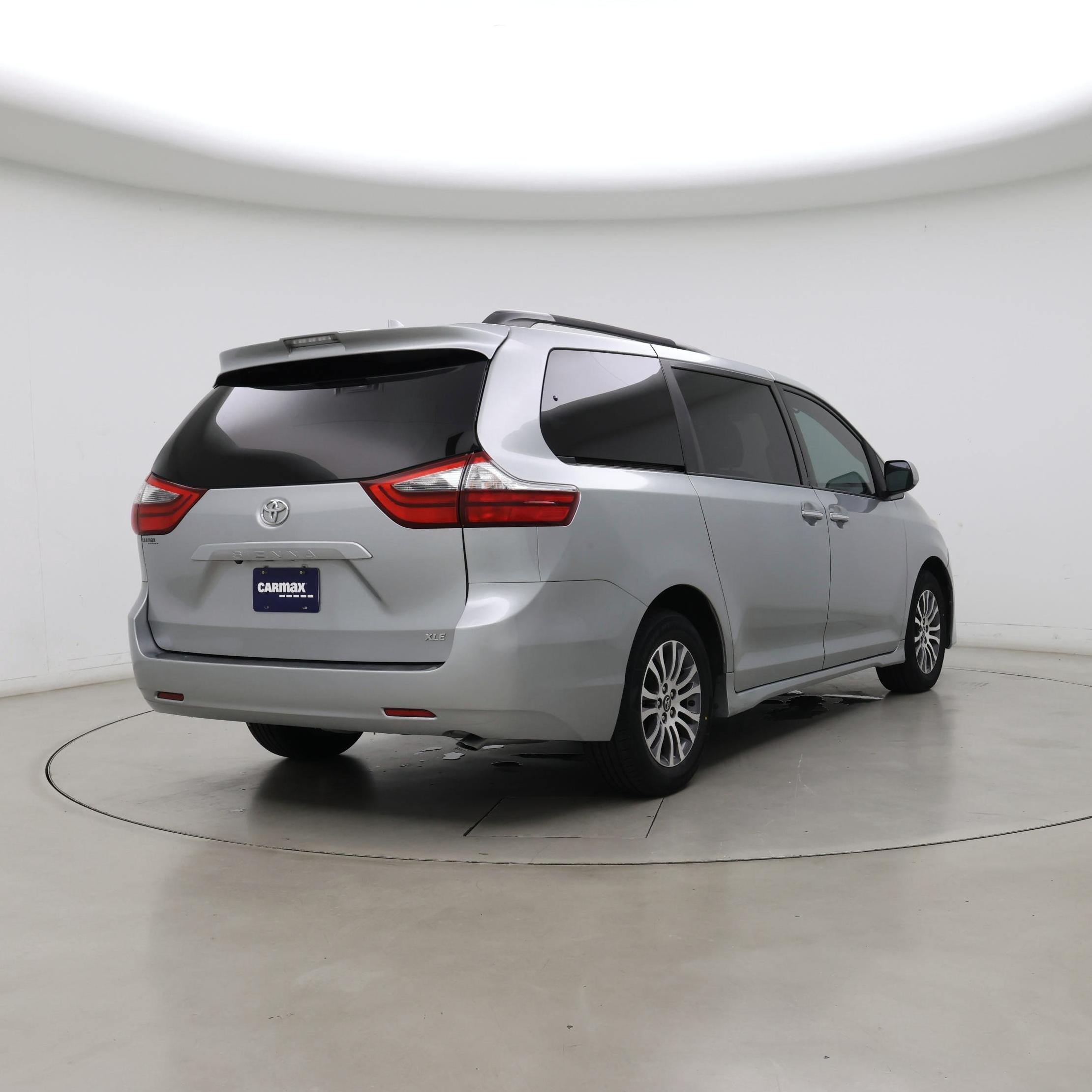 Thumbnail: 2020 Toyota Sienna - 8